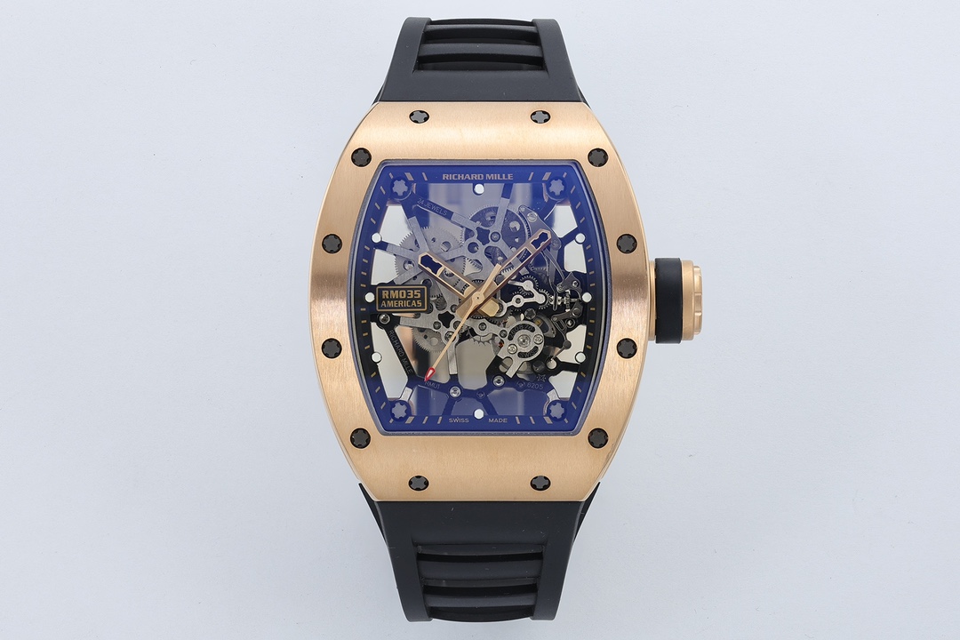 NO:741810,ZF strikes again with a shocking attack, launching the RM Richard Mille men's series - RM watch (Big Bull) - a master of watchmaking technology and a work of art on the wrist! [Case] The classic Richard Mille barrel-shaped case also adopts a three-piece structure.  (Big Taurus) bezel and back cover are made of Swiss satin rose gold, with pure color, anti-oxidation and anti-corrosion. (Big Black Bull) bezel and back cover are made of TZP-N. This black ceramic low-density material (6g/cm3) has super hardness and extremely low thermal conductivity. It has a delicate color, wear resistance and scratch resistance. [Movement] New all-in-one Caliber machine  The RMUL1 manual winding movement has the same appearance as the original. It is made of grade 5 titanium alloy, equipped with PVD coating and Titalyt treated base plate and bridge plate to ensure the best rigidity of the overall structure. The double-tube system helps to improve the stability of the torque over a long period of time. The surface of the parts has good flatness and the perfect operation of the gear train. It also has many functions such as winding adjustable barrel, shockproof, etc., and the accuracy and stability have reached an extraordinary level.19860909ZF再次震撼出击,推出RM理查德米勒男式系列-RM腕表(大公牛)——制表工艺的集大成者,更是腕间艺术品!【表壳】经典的理查酒桶型表壳,一样采用三件式结构. (大金牛)表圈和后盖采用瑞士缎面玫瑰金,色泽纯正,抗氧化,抗腐蚀性.(大黑牛)表圈和后壳均为TZP-N材质,这种黑陶瓷低密度材料(6g/cm3)是具有超硬度和具有极低的导热系数,色泽细腻,耐磨抗刮.【机芯】全新一体机Caliber RMUL1手动上链机芯,外观与正品一致,采用5级钛合金材质,配备PVD镀层和Titalyt处理基板和桥板,保证整体架构最佳钢性,双管系统有助于提高扭矩稳定在一个较长时期.零件表面良好平整度及齿轮系的完美运转.还具上链可调节桶,防震等多项功能,精度和稳定性都达到了非凡的水平.,,Watch