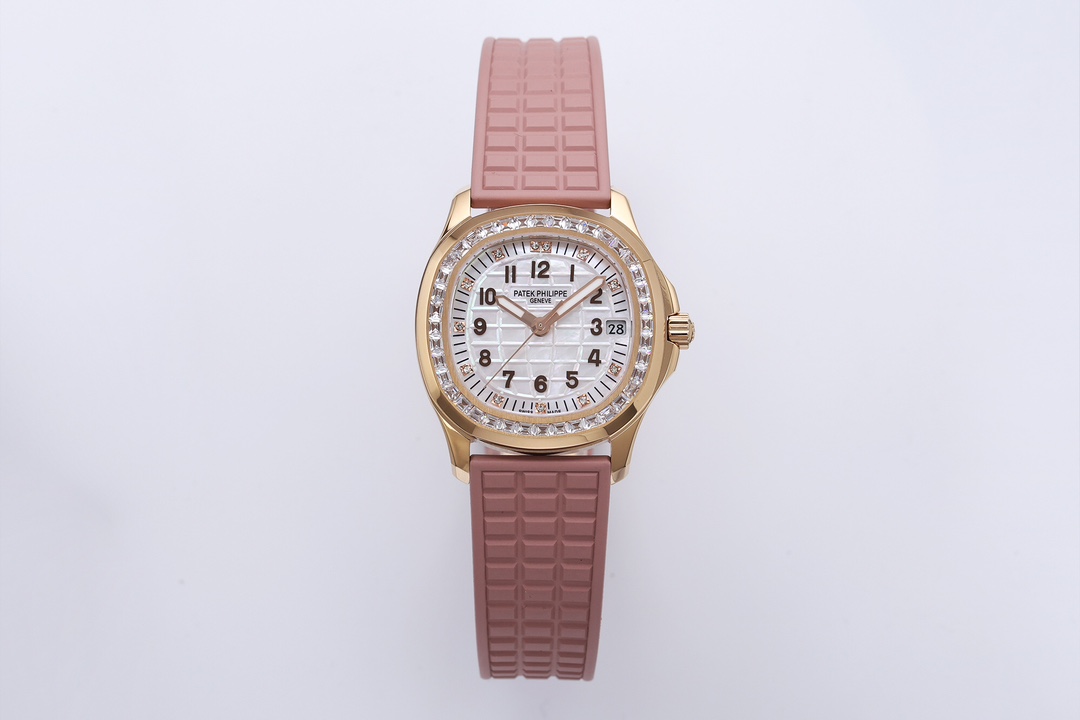 NO:764760,F New achievements and new masterpieces - the launch of the Patek Philippe AQUANAUT women's mechanical series, creating the best replica on the market, bringing the best experience on the entire network, heroic and luxurious collection, welcome all watch friends to appreciate it. [Case] 1. Watch size 35.6  2. The screw-in handle design and solid bottom cover structure are consistent with the original version. 3. The bezel is inlaid with 46 top-grade Swarovski crystals (1 carat) and the case is inlaid with 88 top-grade Swarovski crystals (1.91 carats) [Wonderful details] 1. Made of the same natural composite rubber (Troical) material as the original, it is durable and resistant to seawater erosion and ultraviolet radiation.  2. A perfect clone of Aquanaut’s classic folding clasp, even the very small corners are chamfered to ensure the original comfort. [The biggest highlight] Using F’s exclusive customized version of CAL.324 movement, correcting the direction of the balance bridge, eliminating the underlying basic movement balance wheel to achieve the thinnest state.,,swarovski,patek philippe19860909F崭新成就 再创力作---推出百达翡丽AQUANAUT女装机械系列,打造市面最佳副本,带来全网最佳体验,英姿飒爽 典藏奢华欢迎各路表友品鉴.【表壳】 1.腕表尺寸35.6 X 9.5mm 圆润的八角形表壳与原装一致,保持着复古的造型和精湛的做工. 2.旋入式把头设计和实心底盖结构吻合与原版. 3.表圈镶嵌46颗顶级施华洛世奇水晶（1克拉）表壳镶嵌88颗顶级施华洛世奇水晶（1.91克拉）【精彩细节】 1.采用与原装一致的天然复合橡胶（Troical）材质,经久耐磨,可抵抗海水侵蚀和紫外线辐射. 2.完美克隆Aquanaut经典式折叠式表扣,即使在非常细小的拐角处上也做有倒角润饰,确保还原正品般的舒适感.【最大亮点】采用F独家定制版CAL.324机芯,修正摆轮板桥方向,剔除底层基础机芯摆轮达到最薄状态.,,swarovski,patek philippe,Watch