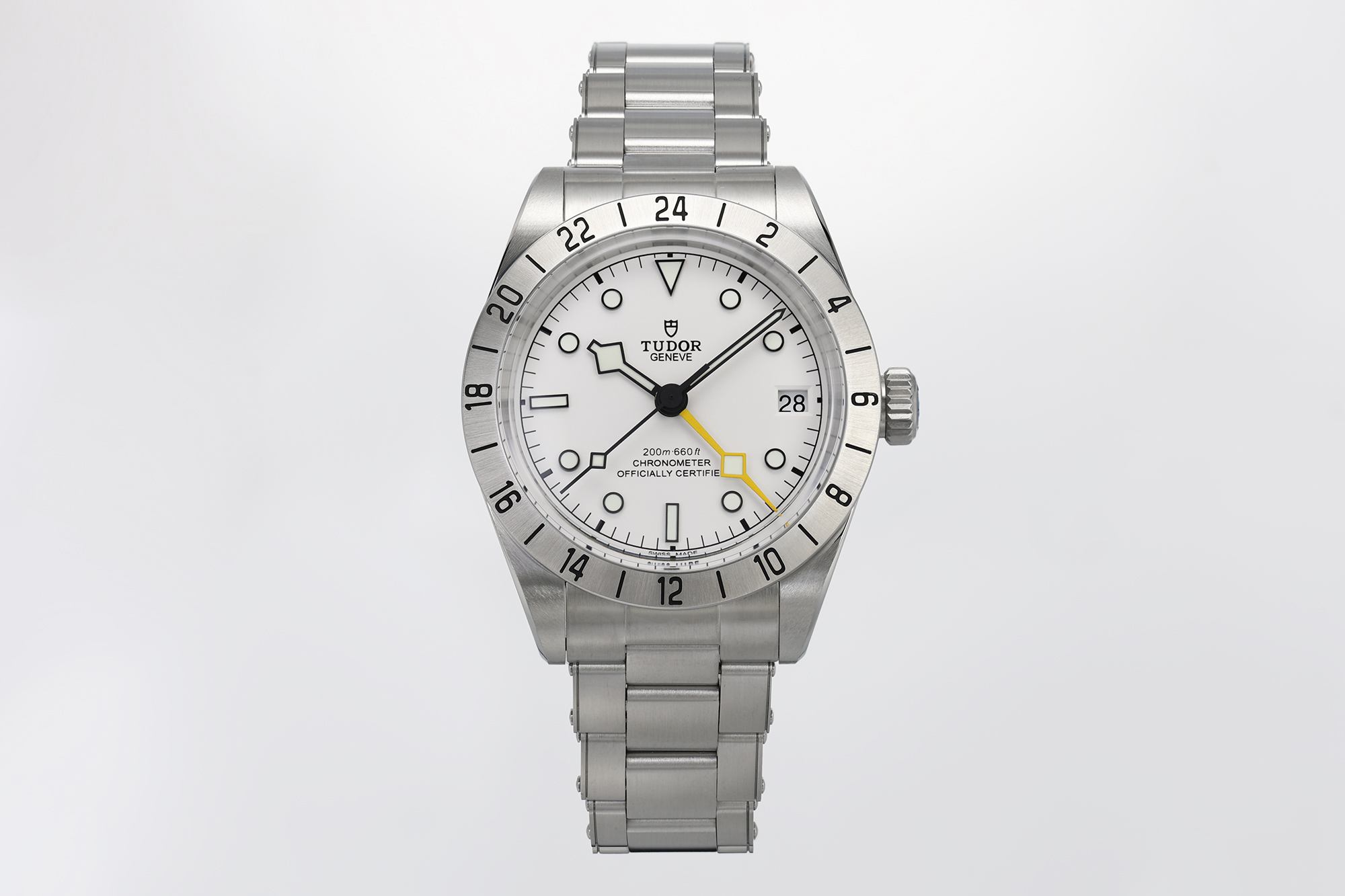 NO:715058,ZF boutique - TD Tudor Black Bay Professional 79470 - takes time as its wings and goes to the world. 1) The genuine molded 39MM stainless steel case has both polished and frosted textures, the riveted stainless steel strap reproduces the classic design of the year, and the T-fit quick adjustment buckle can fine-tune the length of 8 mm without tools. While carrying professional functions, it continues the classic silhouette of the Black Bay series, and is just the right size to fit most wrists.  2) The egg white or matte black dial has its own style. The one-piece three-dimensional ceramic hour markers are filled with Super-LumiNova luminous material and matched with Tudor's iconic yellow 'snowflake' hands. The sharp-edged design is not only the inheritance of the classic elements of 1969, but also makes reading clear and intuitive. The matte steel 24-hour fixed outer ring has a warm texture and reflects the domed blue crystal mirror, reflecting a restrained luster under different lights.  3) The inner core is equipped with a replica of Tudor's original MT5652 movement. The movement also has functions such as a central instantaneous hour hand (second time zone) and a 24-hour hand (the needle sequence of the four needles is consistent with the original). All time adjustment functions are consistent with the original. The hour hand can be monotonized, the independent time adjustment function can be freely calibrated forward and backward, and the hour hand can be adjusted back to the calendar. The calendar window jumps instantaneously at midnight. The 72-hour long power reserve is practical and accurate.19860909ZF精品—TD帝舵碧湾专业型79470—以时光为翼,赴天地之约. 1)正品开模的39MM精钢表壳兼具磨光和磨砂质感,铆钉精钢表带复刻年经典设计,T-fit快速调节带扣可无工具微调8毫米长度,承载着专业功能的同时,延续着碧湾系列的经典轮廓,而恰到好处的尺寸适配多数手腕. 2)蛋白色或哑光黑色盘面各有风情,一体成型的立体陶瓷时标填充Super-LumiNova夜光物料,搭配帝舵标志性的黄色“雪花”指针,棱角分明的设计既是1969年经典元素的传承,也让读时清晰直观.磨砂钢质24小时固定外圈质感温润,与圆拱形蓝水晶镜面相映,在不同光线下折射出内敛光泽. 3)内在核心搭载复刻帝舵原厂MT5652型机芯,机芯还具备中央瞬跳时针（第二时区）、24小时指针(四根针的针序与正品一致）等功能.所有调时功能跟原装一致.可单调时针,可独立调时功能可自由前后校准,可时针回调日历.日历窗随午夜瞬跳.72小时的超长动力储备,实用且精准.,,Watch