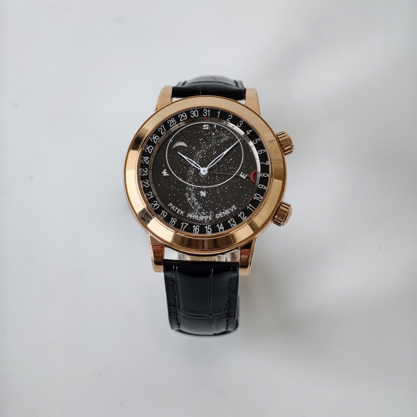 NO:726700,Produced by PPF - P's year-end finale condenses 'astronomical complications' into a whole rotating starry sky and universe. The case has a diameter of 44 mm and a thickness of about 10.58 mm, which is consistent with the original version. The overall proportion, arc and structure are all modeled around the original data. The size is not a trick, but exists to fully carry the astronomical display system. Dial / Starry Sky Structure 6102  The core of the watch is never just 'blue', but a three-layer sapphire astronomical disk system. The starry sky, the Milky Way and the moon phase are not printed, but multi-layered transparent sapphire disks are superimposed to accurately restore the original structure. The movement is equipped with a customized Cal. self-winding movement, which stably drives the complex astronomical module while still maintaining a restrained and elegant thickness - the thickness of the movement is only about 6.8 mm, consistent with the original version. Mirror surface  The high-permeability sapphire crystal mirror pursues not pure 'brightness', but precise control of reflection. Regardless of whether you look directly or sideways, the starry sky is always clear and pure. Quality Inspection Every watch produced by PPF needs to pass a number of strict quality inspection processes, and can only be delivered after confirming that there are no abnormalities in structure, function and stability. Produced by PPF - the moment you pick it up, you are not looking at the time, but at the universe, how it flows slowly on your wrist.19860909PPF 出品——P 年末压轴之作 把「天文复杂功能」,凝缩成一整片会转动的星空宇宙  表壳 直径 44 mm,厚度约 10.58 mm,与原版一致.整体比例、弧线与结构,均围绕原版数据建模而生,尺寸并非取巧,而是为完整承载天文显示系统而存在. 表盘 / 星空结构 6102 的核心,从来不只是“蓝色”,而是三层蓝宝石天文盘系统.星空、银河与月相并非印刷呈现,而是多层透明蓝宝石圆盘叠加,精准还原正品结构. 机芯 搭载定制版 Cal.自动上链机芯,在稳定驱动复杂天文模组的同时,依旧保持克制而优雅的厚度——机芯厚度仅约 6.8 mm,与原版一致. 镜面 高通透蓝宝石水晶镜面,追求的不是单纯“亮度”,而是对反光的精确控制.无论正视或斜视,星空层次始终清晰纯净. 质检 每一只 PPF 出品腕表,均需通过多项严格质检流程,在结构、功能与稳定性确认无异常后,方可交付. PPF 出品 —— 上手那一刻,你不是在看时间, 而是在看宇宙,如何在手腕上缓慢流动,,Watch