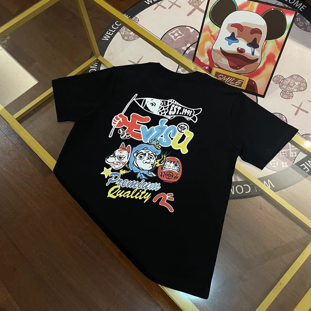 EVISU福神2024新款男士字母1991狗头锦鲤短袖 颜色：黑 尺码：S-XXL S码 肩宽44 胸围96 衣长68 适合身材100-120斤 M码 肩宽46 胸围102 衣长70 适合身材120-140斤 L码 肩宽48 胸围108 …