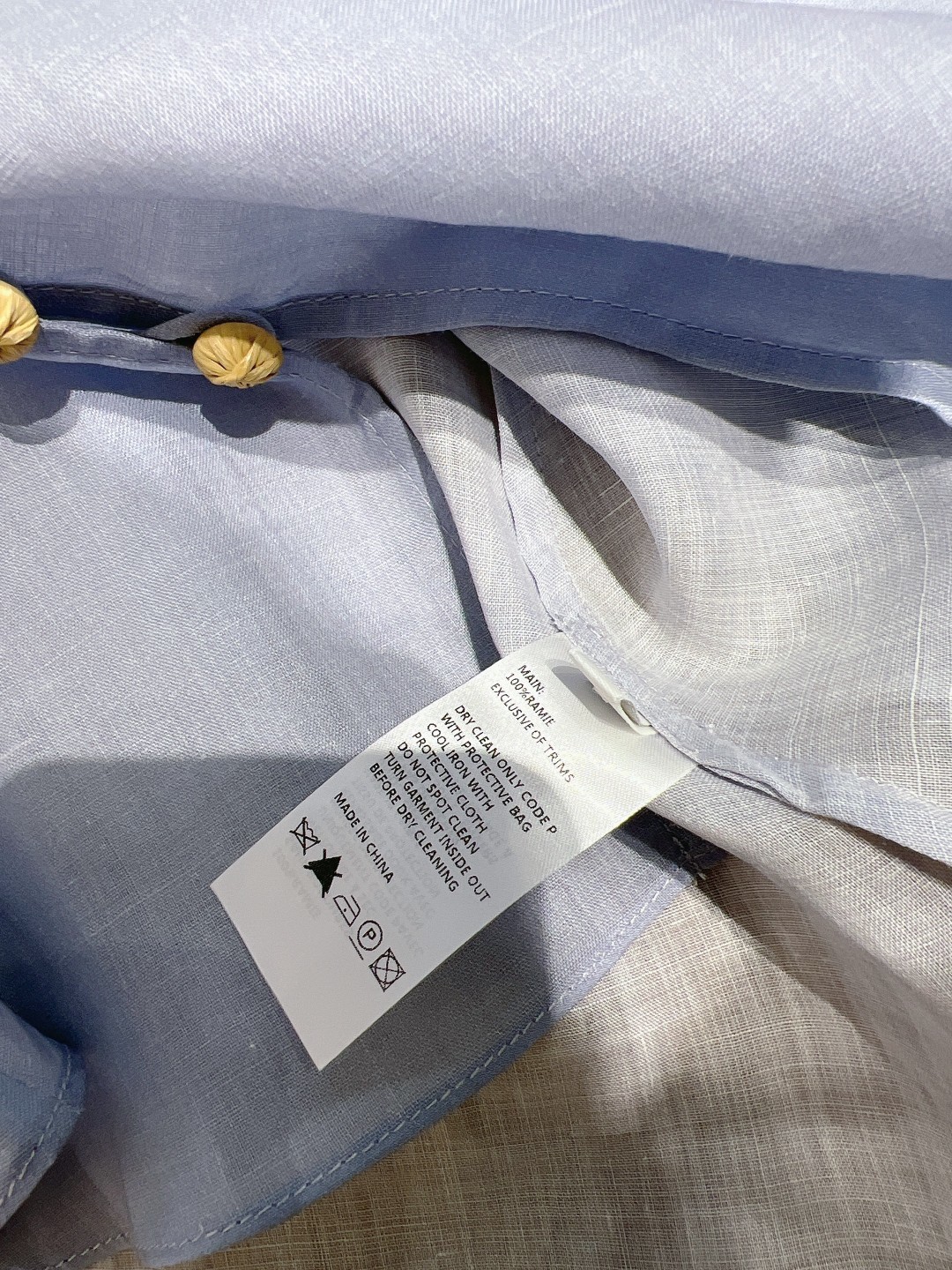 ZIMMERMAN*N新款️蓝色棕榈图案的小高领灯笼袖衬衫选用苎麻面料制成饰有定位印花图案前襟设有纽扣和