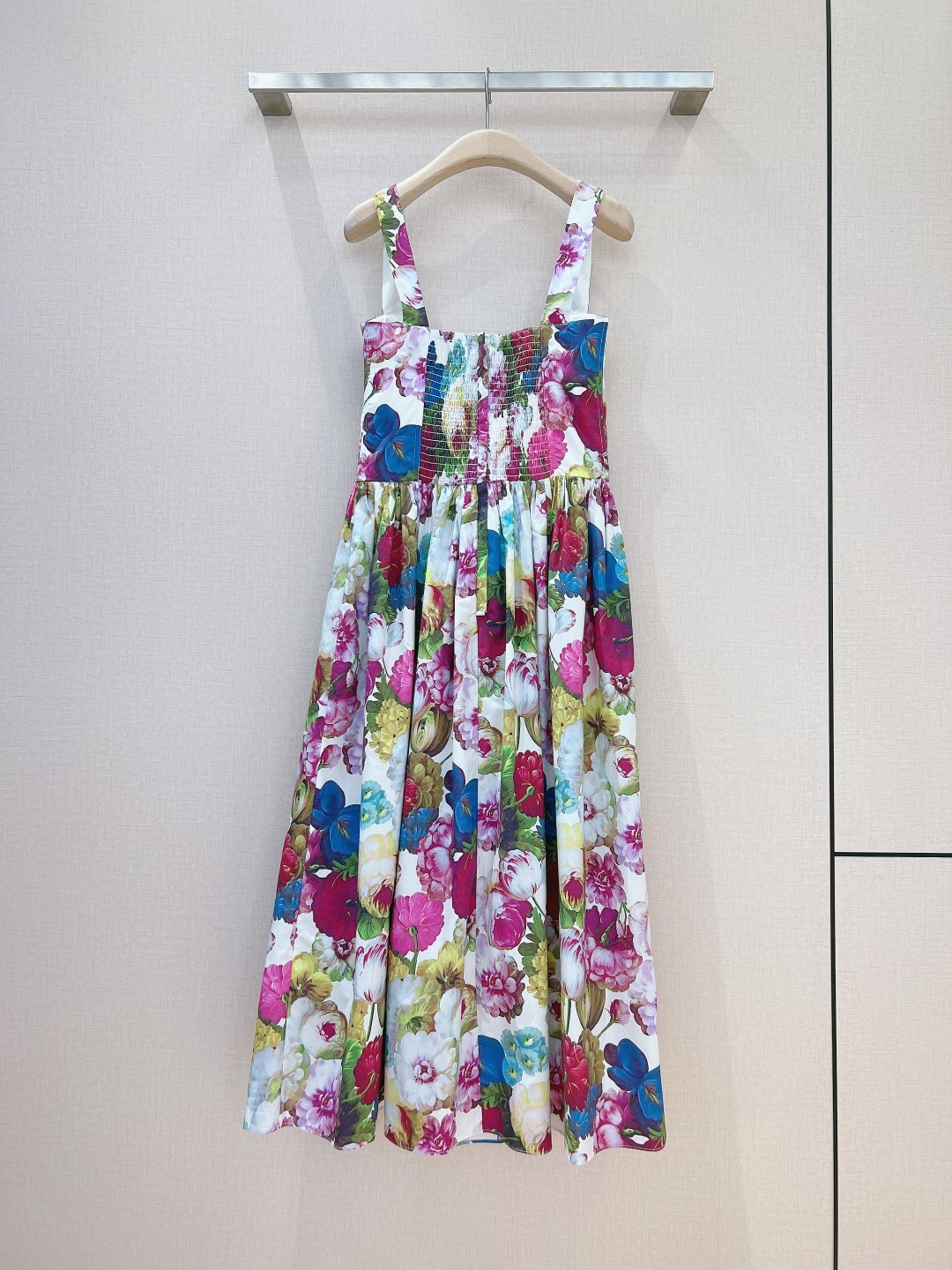 Dolce&Gabbana杜嘉班納2024春款印花府绸吊带连衣裙鲜艳夺目的花卉花花世界作为印花主元素配合