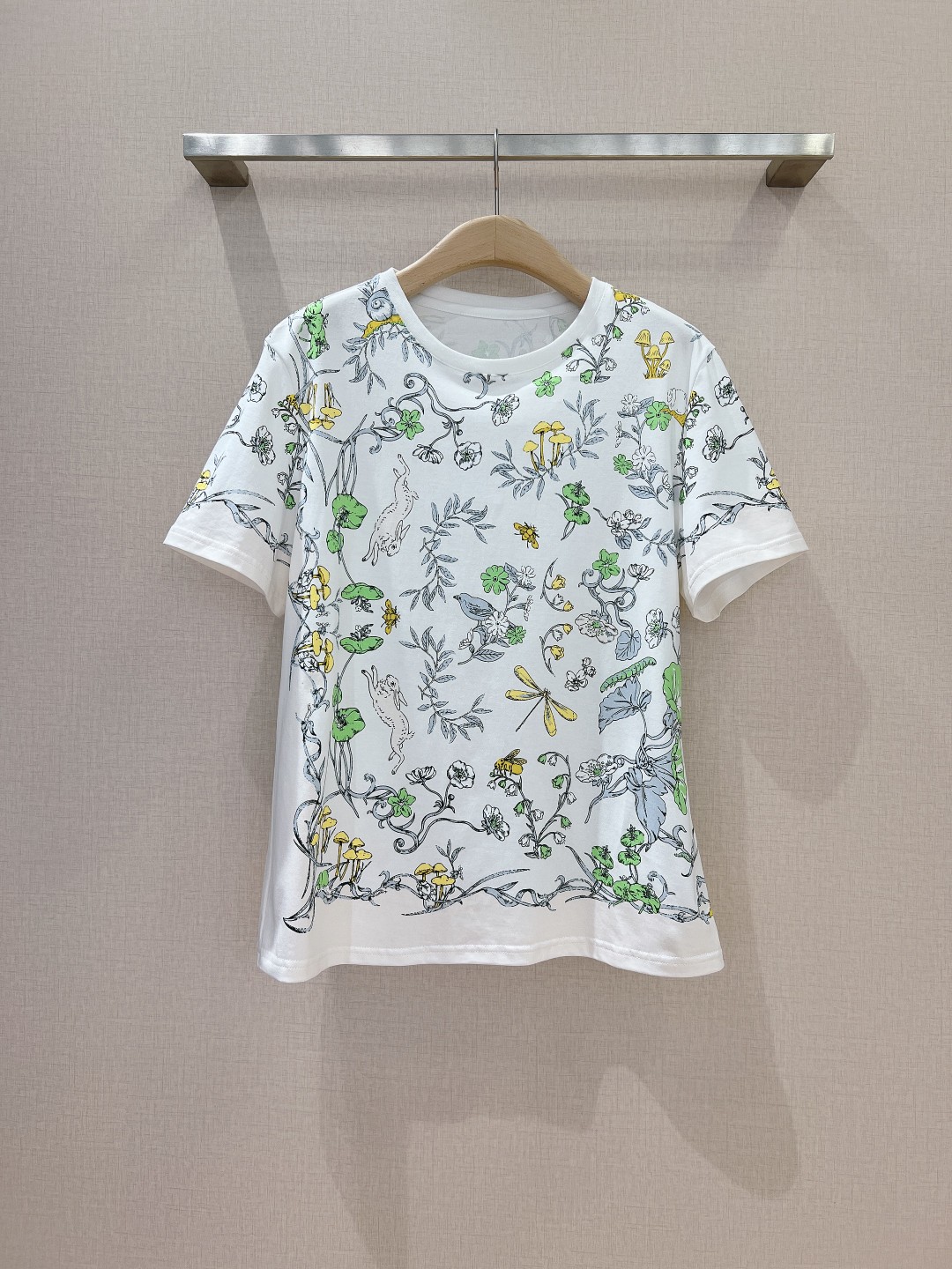 High Quality Women’s Clothes: Trendy Designs in Various Sizes, Made with Pure Cotton Tweed.