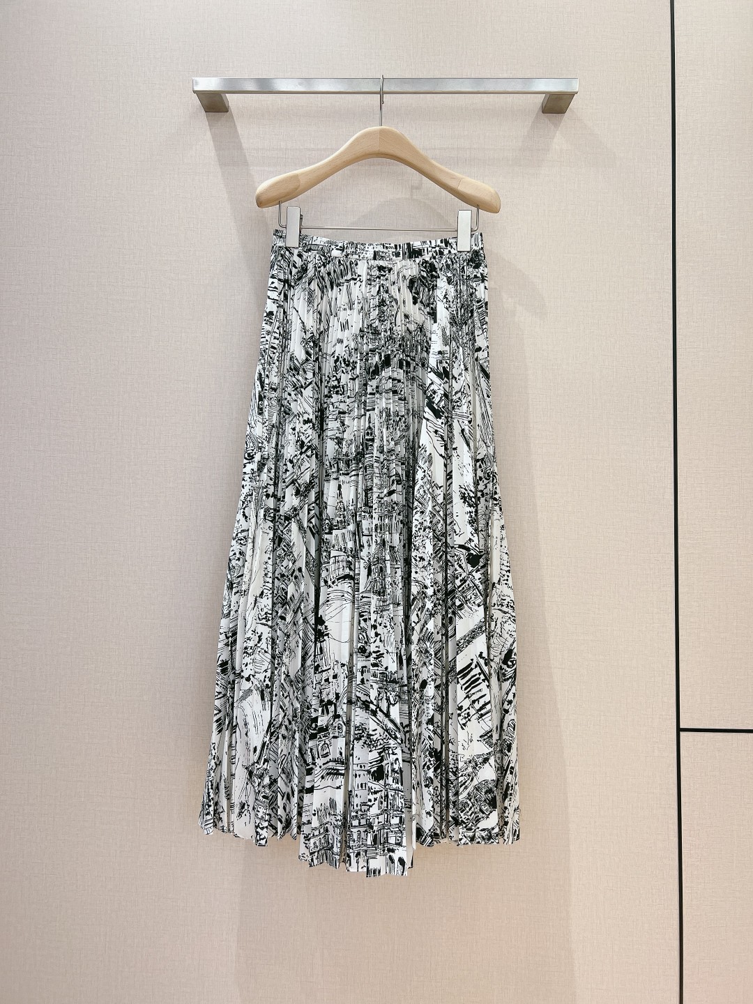 Paris-Inspired High-Quality Women’s Clothes with Unique Style and Monographs