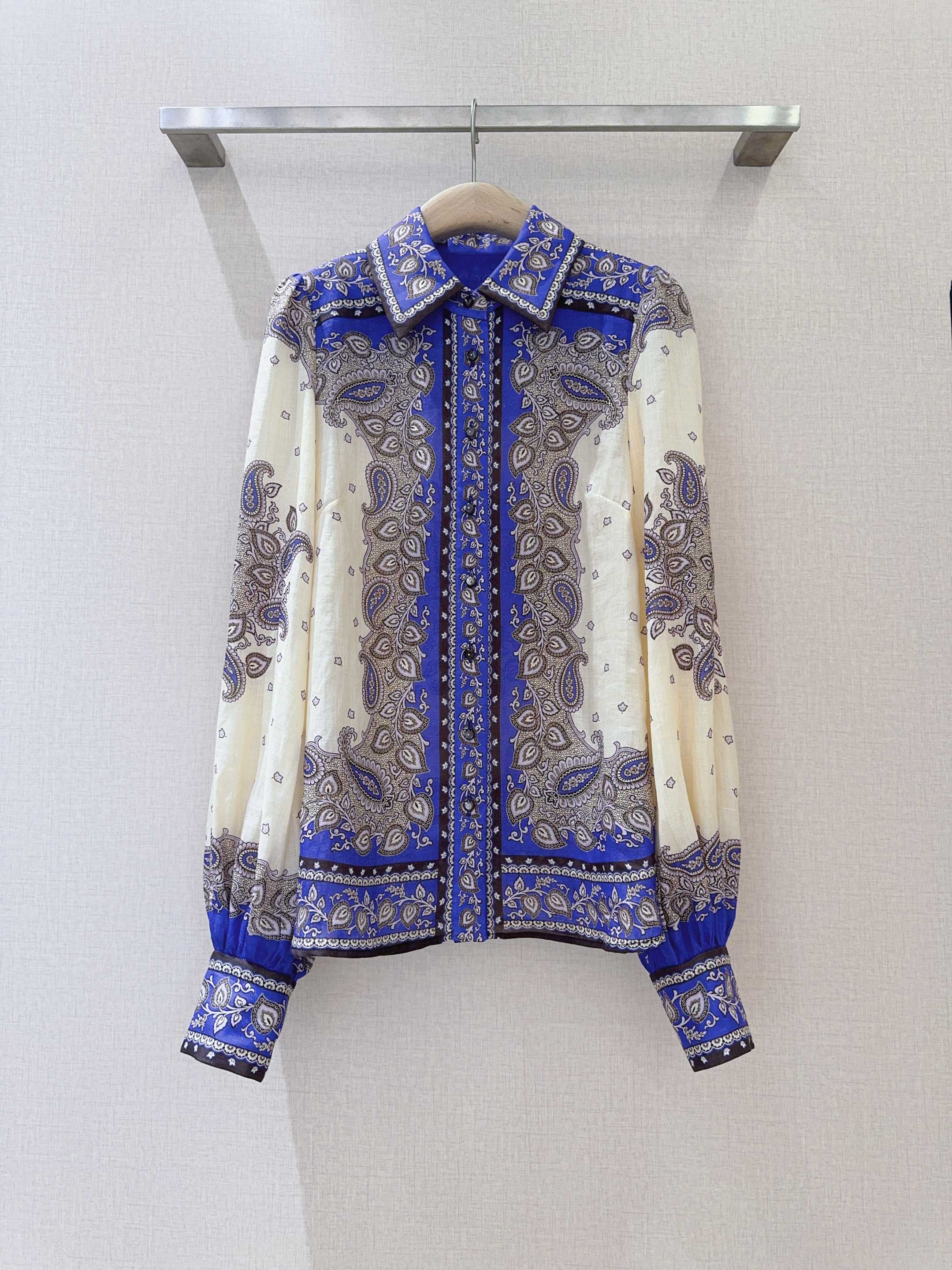 Title: Women’s Ricin Purple Paisley Suit with Lantern Sleeves and Button Details Summary: Elegant suit for women with classic collars, lantern sleeves, button details, and ricin Paisley - 图片 1