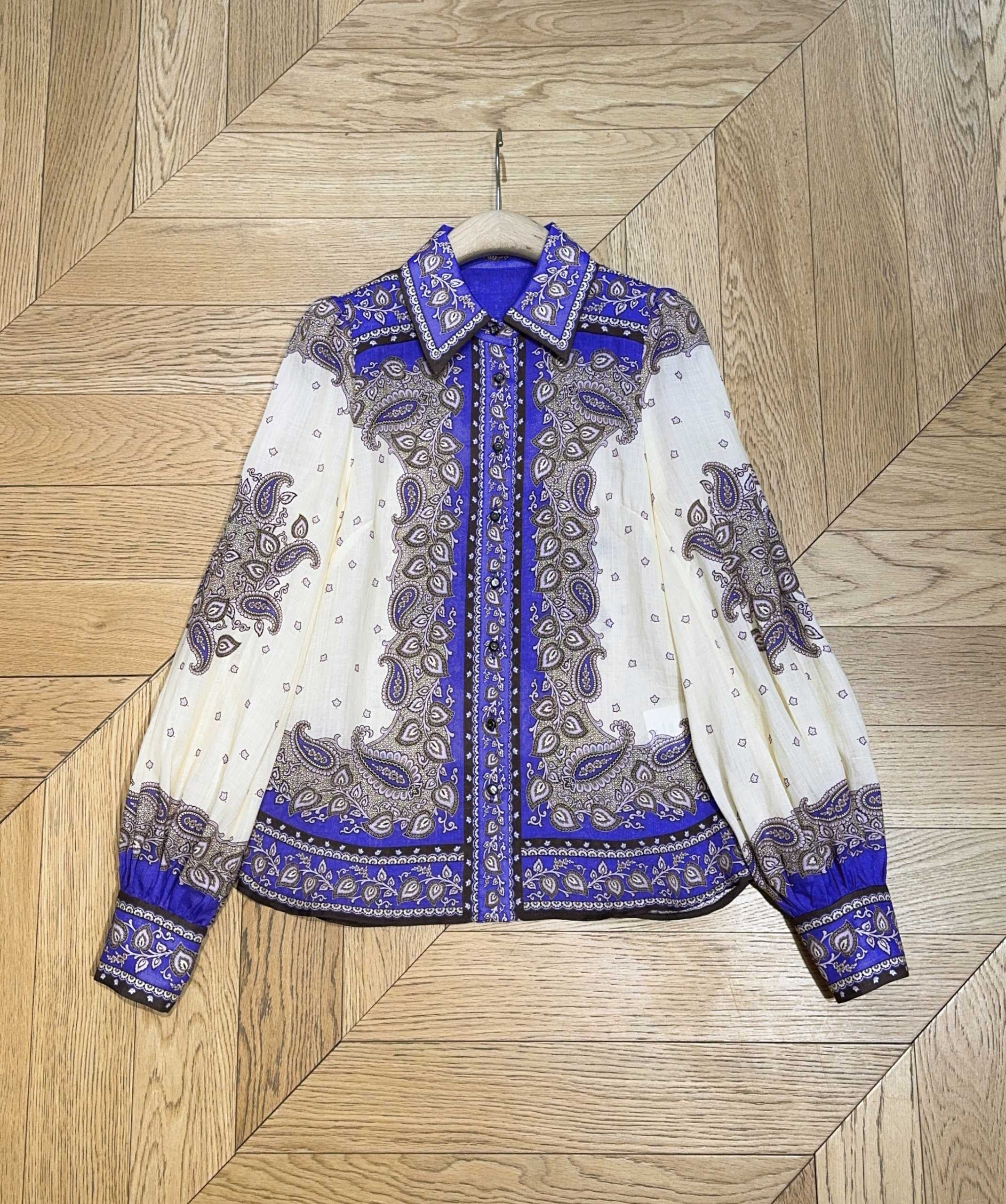 Title: Women’s Ricin Purple Paisley Suit with Lantern Sleeves and Button Details Summary: Elegant suit for women with classic collars, lantern sleeves, button details, and ricin Paisley - 图片 7