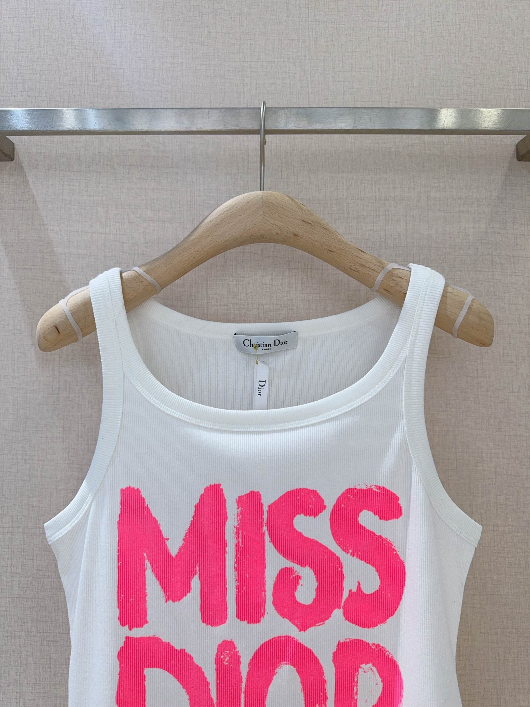“Miss Dio Series: Stylish Female Vest Suit for Summer Travel – Sizes L XL Available” - 图片 2