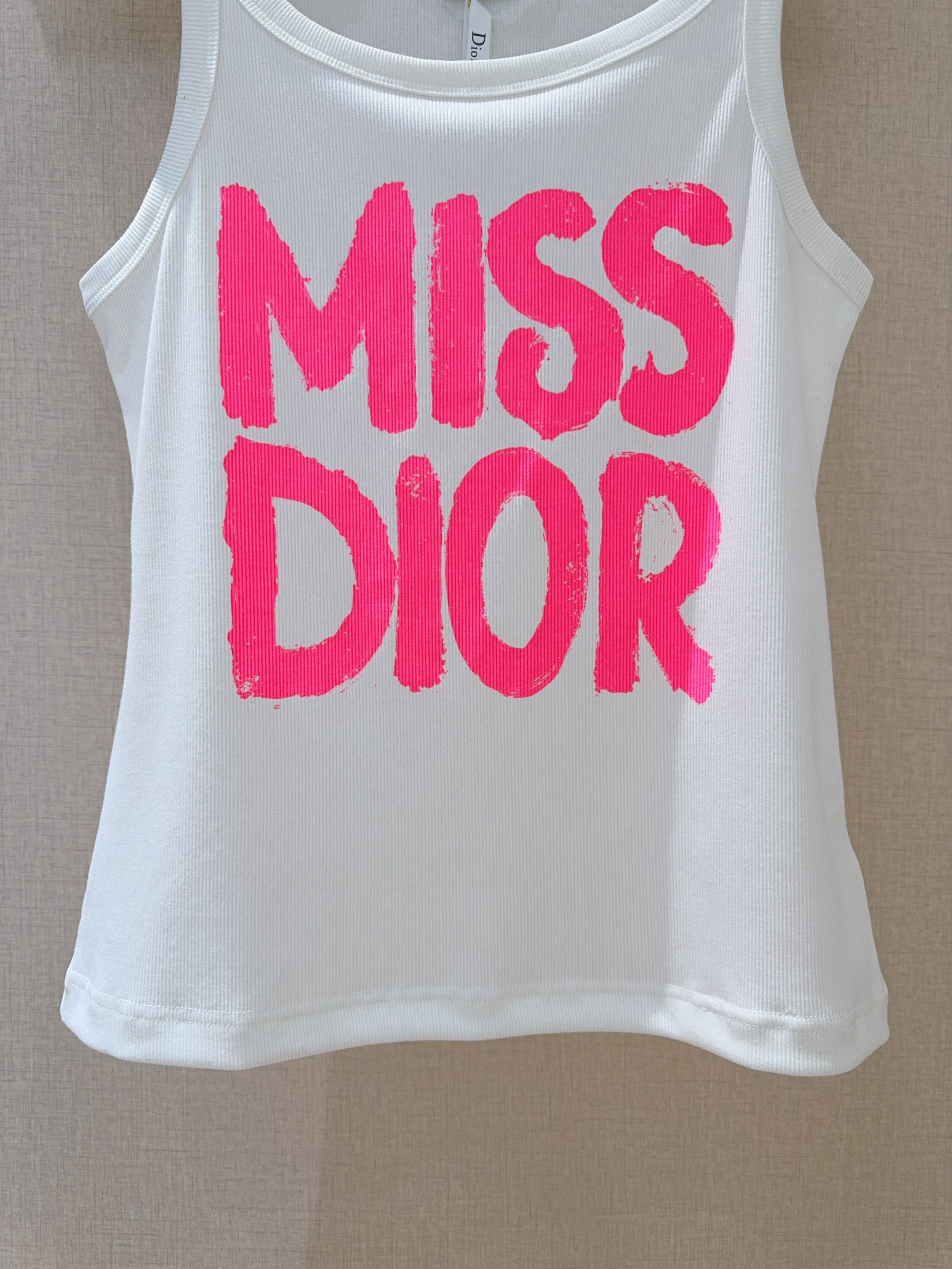 “Miss Dio Series: Stylish Female Vest Suit for Summer Travel – Sizes L XL Available” - 图片 3