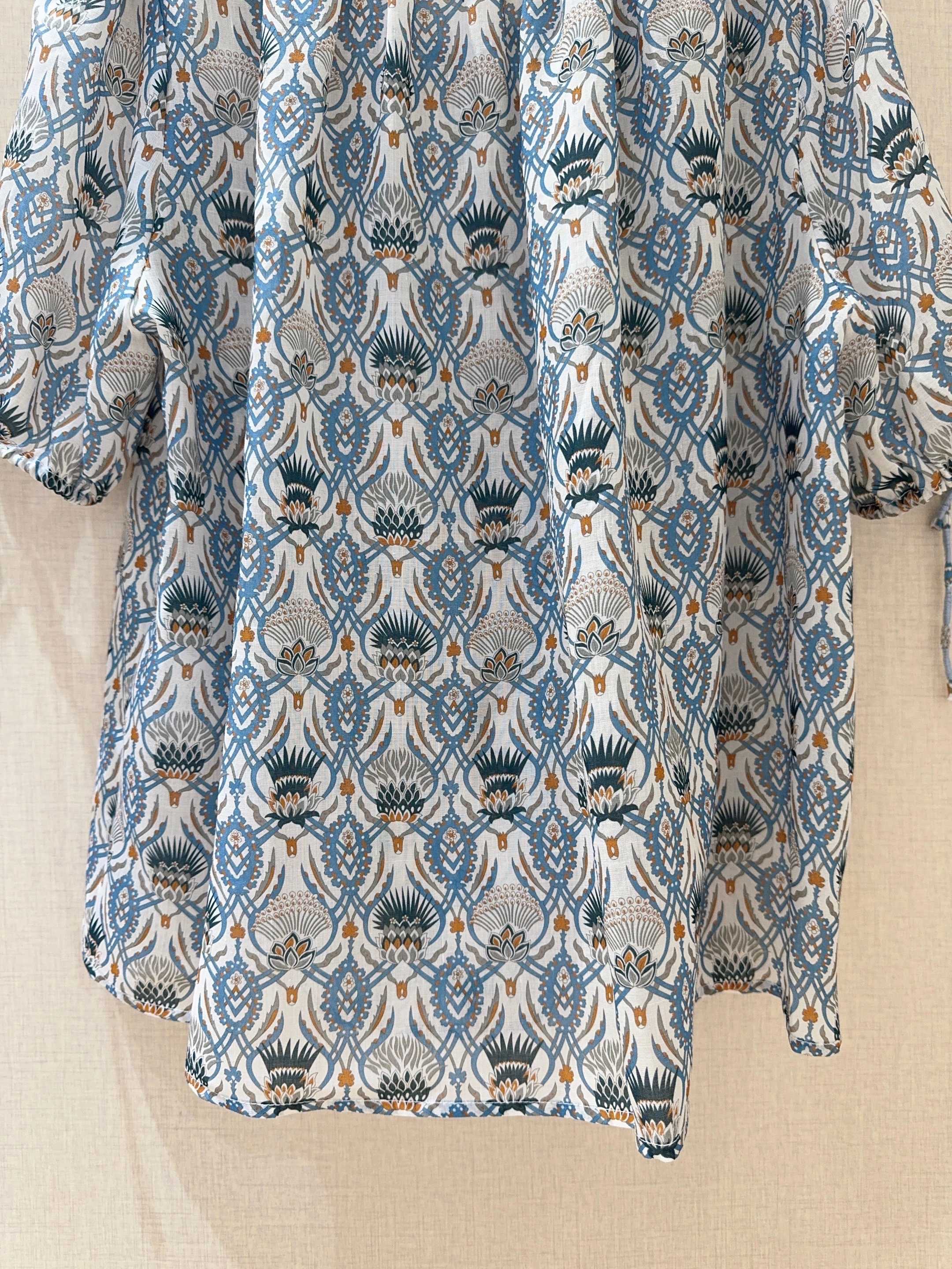 Luxurious French Holiday Inspired Female Suit with Classic Design and Ligature Details - 图片 6