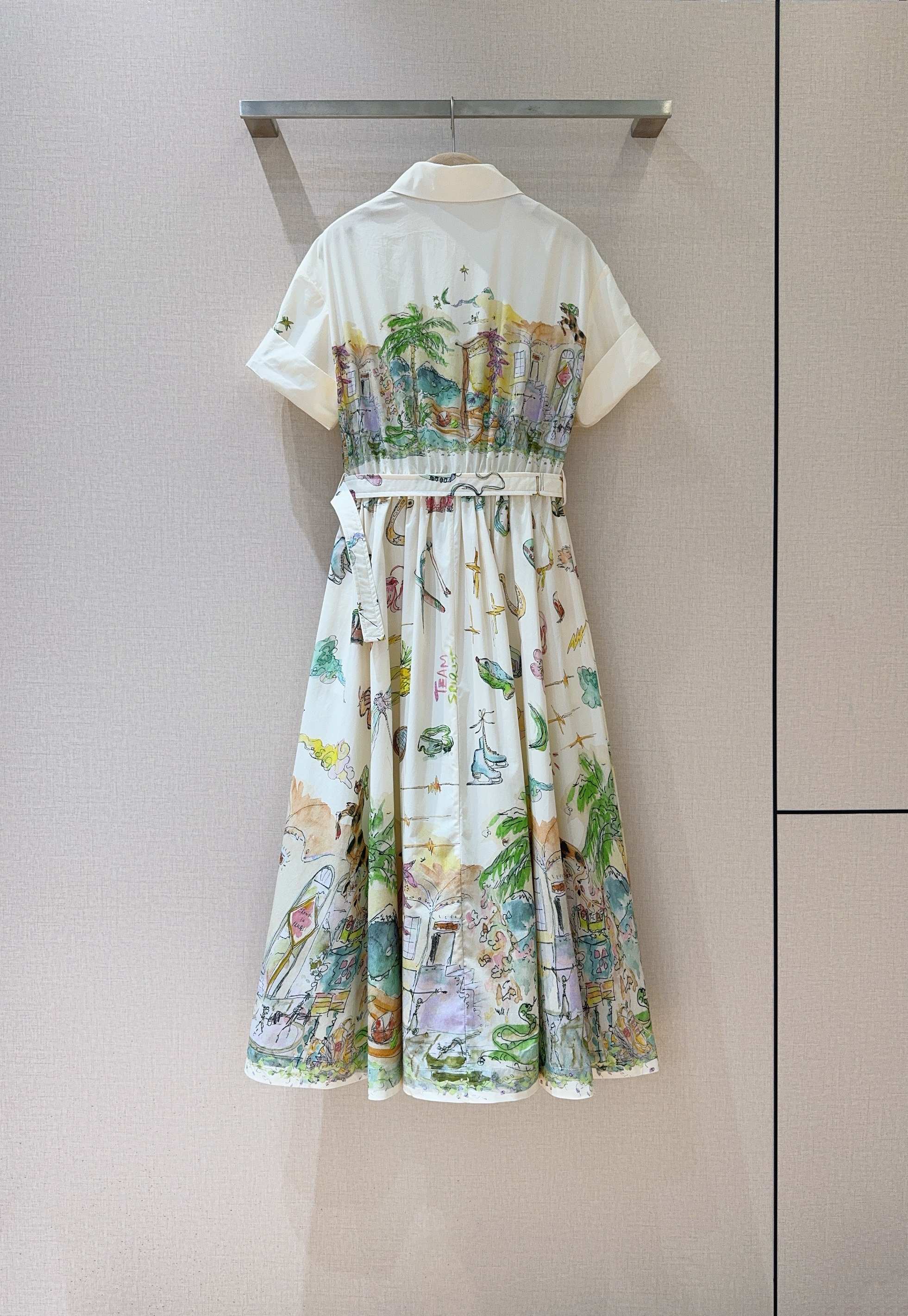 ALEMAI*S新品推荐🆕❤️……一袭纯棉印花连衣裙👗，短袖衬衫领款式，配有同色系，腰间腰带收束出曼妙曲