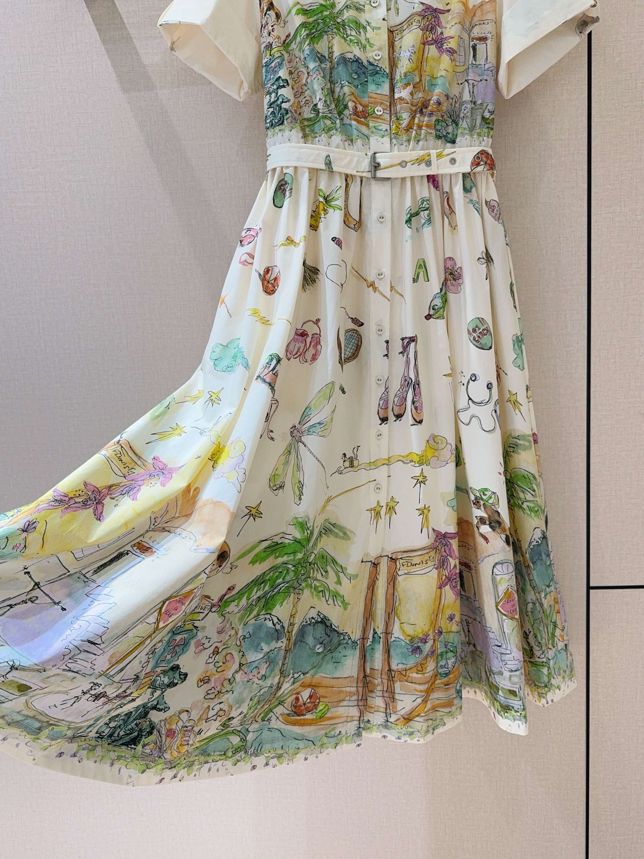 ALEMAI*S新品推荐🆕❤️……一袭纯棉印花连衣裙👗，短袖衬衫领款式，配有同色系，腰间腰带收束出曼妙曲