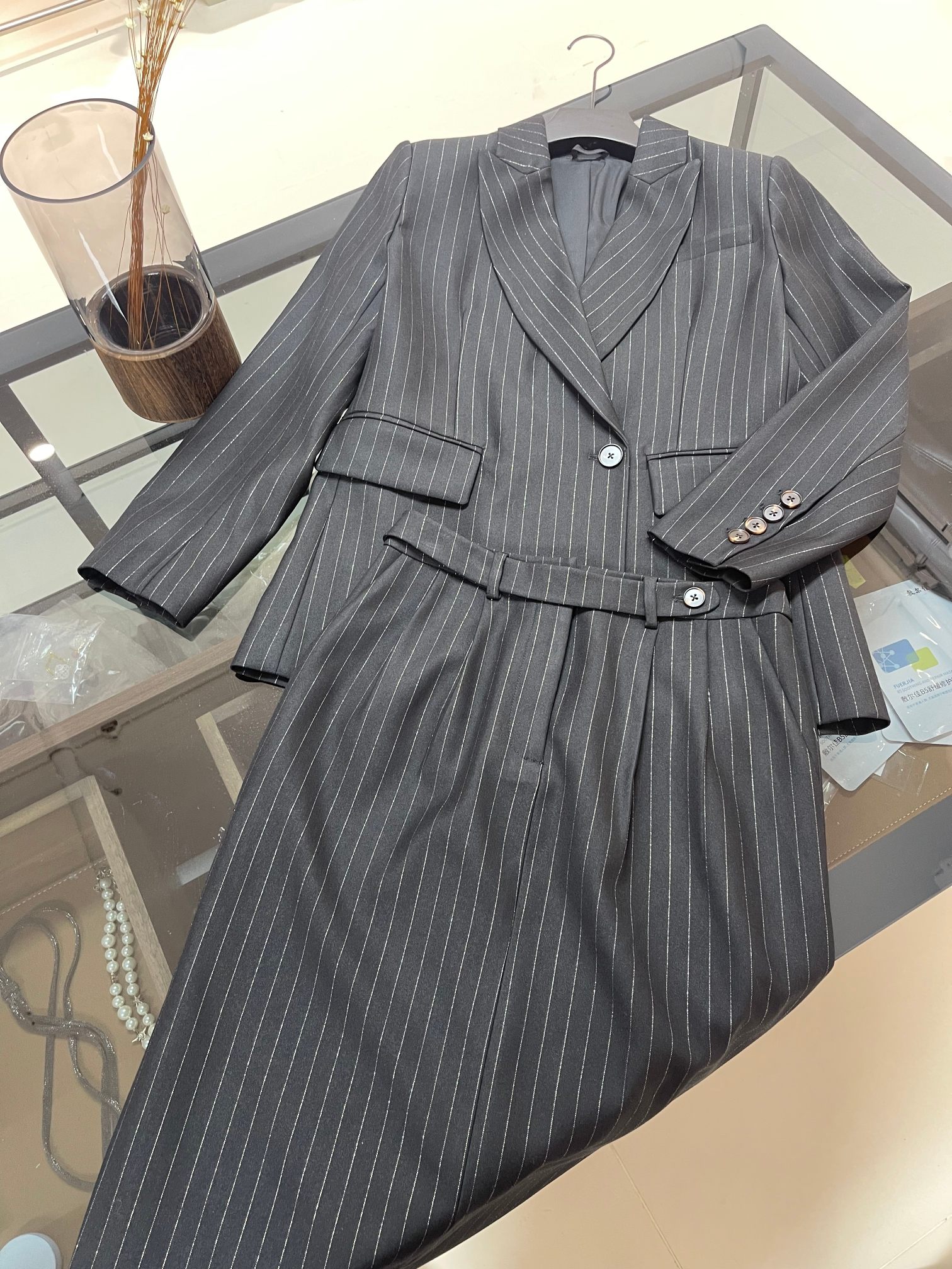 Tailleur BC Rayé avec Veste et Jupe, Style OL Chic et Professionnel