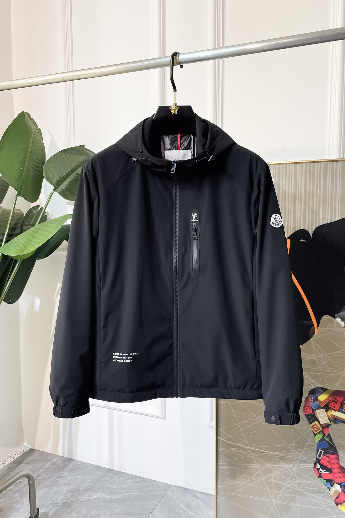 NO:523098,Mask - 2025ss autumn and winter hot cotton jacket, customized high-quality polyester fiber fabric!  Top-level fashion brand elements logo design, complete with three standards!  The original hardware and accessories have smooth lines and exquisite craftsmanship, excellent upper body style, comfortable fabric, windproof and warm, and casual matching are very fashionable, handsome, casual and fashionable men's must-have!  Size M-3XL can wear up to 190 catties!  ,Moncler,jackets & coats,alexander wang19860909蒙口- 2025ss秋冬大爆款加棉夹克,定制高品质聚酯纤维面料！顶级时尚大牌元素logo设计,三标齐全！原版五金辅料,线条流畅,工艺精致,上身版型超赞,面料舒适,挡风保暖,随意搭配都非常时尚帅气休闲时尚男仕必备款哦！尺码M-3XL 最大可穿190斤！,,Moncler,jackets & coats,alexander wang,Men's clothing