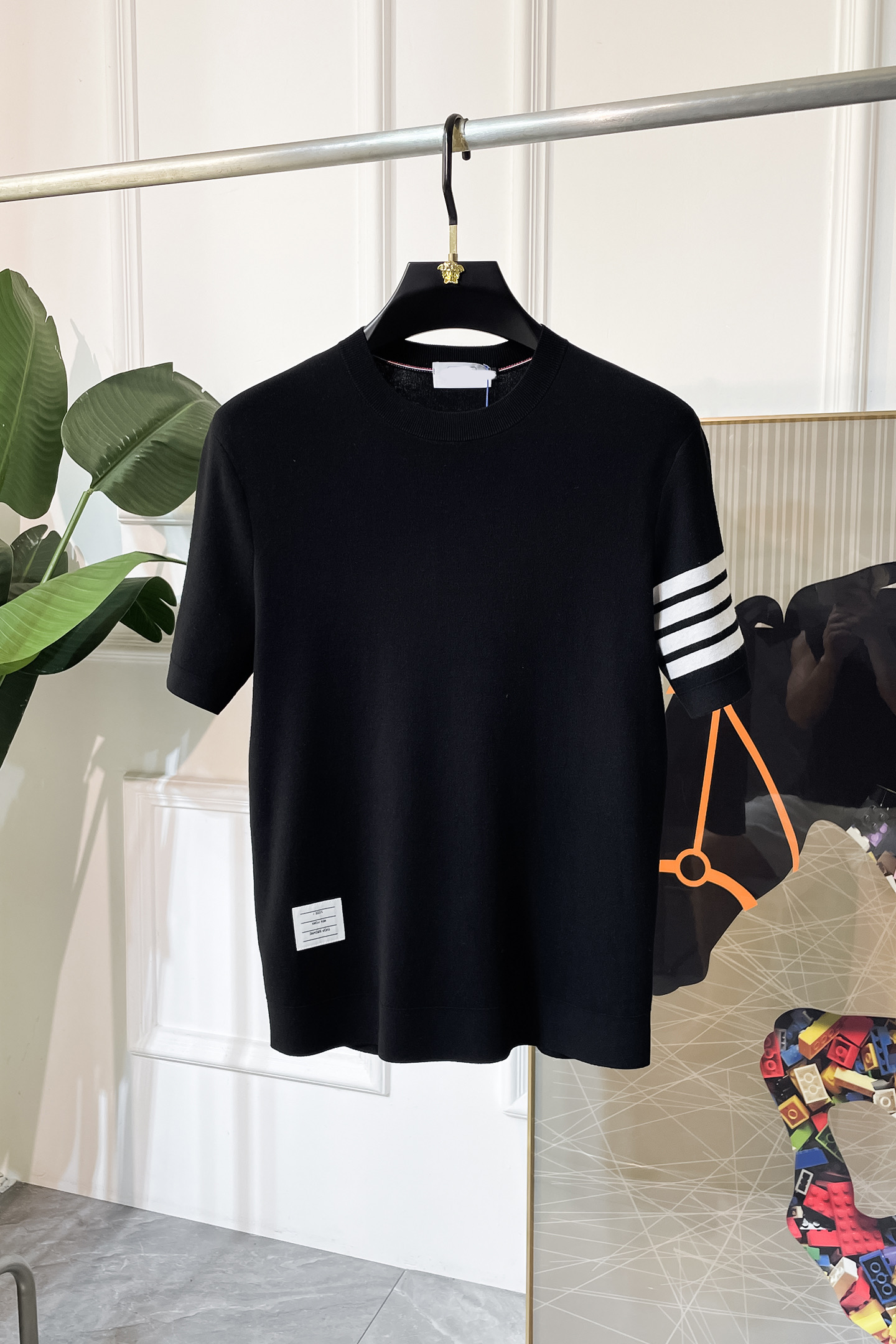 NO:522020,TB -2025ss autumn and winter half-sleeved knitted sweater series!  Casual business wear, essential for inner wear, selected top-grade - worsted mulberry silk blended fabric, delicate feel, close-fitting and comfortable without tying, good upper body style, warm wear, the counter logo design is very unique, male gods, don’t miss it!  Size M-3XL, alexander wang19860909TB -2025ss秋冬半袖针织毛衫系列！休闲商务外穿 内搭必备款,精选上等-精纺桑蚕丝混纺面料,面料手感细腻,贴身舒适不扎肉,上身版型好 穿着保暖,专柜标志设计非常独特,男神们别错过！ 尺码 M-3XL,,alexander wang,Men's clothing