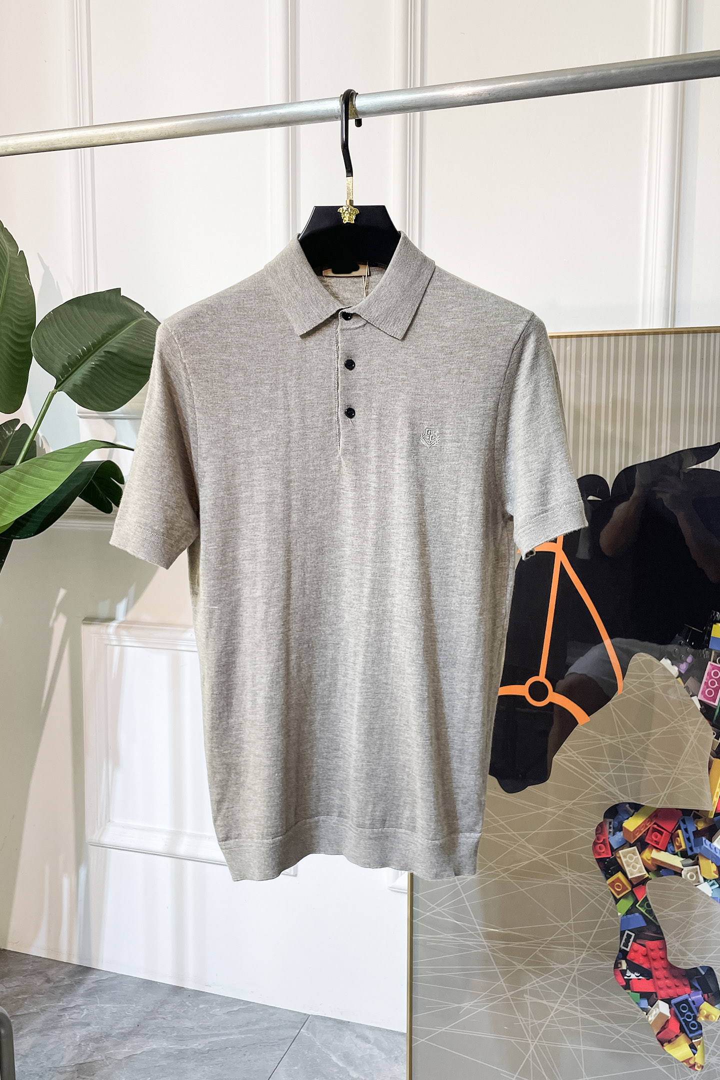 NO:522023,LP Nouyou - 2025ss autumn and winter half-sleeved knitted sweater series!  Casual business wear, essential for inner wear, selected top-grade - worsted mulberry silk blended fabric, delicate feel, close-fitting and comfortable without tying, good upper body style, warm wear, the counter logo design is very unique, male gods, don’t miss it!  Size M-3XL, loro piana, alexander wang19860909LP诺悠 -2025ss秋冬半袖针织毛衫系列！休闲商务外穿 内搭必备款,精选上等-精纺桑蚕丝混纺面料,面料手感细腻,贴身舒适不扎肉,上身版型好 穿着保暖,专柜标志设计非常独特,男神们别错过！ 尺码 M-3XL,,loro piana,alexander wang,Men's clothing