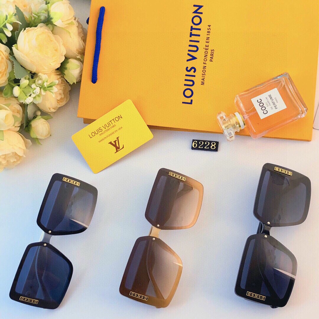 NO:266515,LOUIS VUITTO* new large frame women's sunglasses fashion trend casual sunglasses vacation travel driving sunglasses glasses sunglasses sunglasses, glasses, louis vuitton19860909LOUIS VUITTO*新款大框女士太阳镜 时尚潮流休闲墨镜 度假旅游驾驶太阳眼镜眼镜墨镜太阳镜,眼镜,louis vuitton,glasses