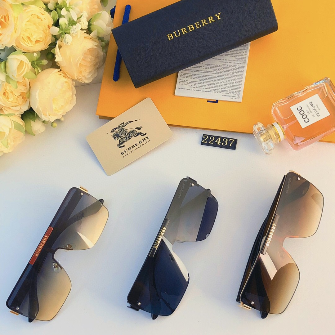 NO:266524,BURBERR* super cool one-piece large frame sunglasses for men and women versatile high-end ins face showing small sunglasses driving anti-ultraviolet rays glasses sunglasses, glasses, burberry19860909BURBERR*超酷连体大框墨镜男女百搭高级感ins显脸小太阳镜开车防紫外线潮眼镜墨镜太阳镜,眼镜,burberry,glasses