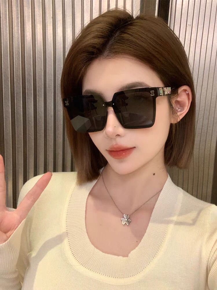 NO:267323,Herme* sunglasses women square retro Korean version ins high-end feeling big face slim internet celebrity personalized street photography sun protection sunglasses trendy glasses sunglasses sunglasses, glasses, hermes19860909Herme*墨镜女方形复古韩版ins高级感大脸显瘦网红个性街拍防晒太阳镜潮眼镜墨镜太阳镜,眼镜,hermes,glasses