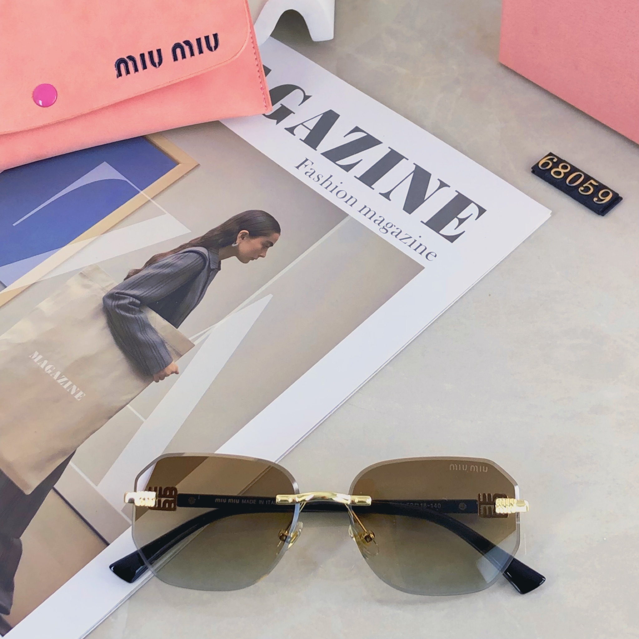 。。miumiu时尚新款太阳眼镜墨镜高品质高质感百搭潮酷方框金属小框无框