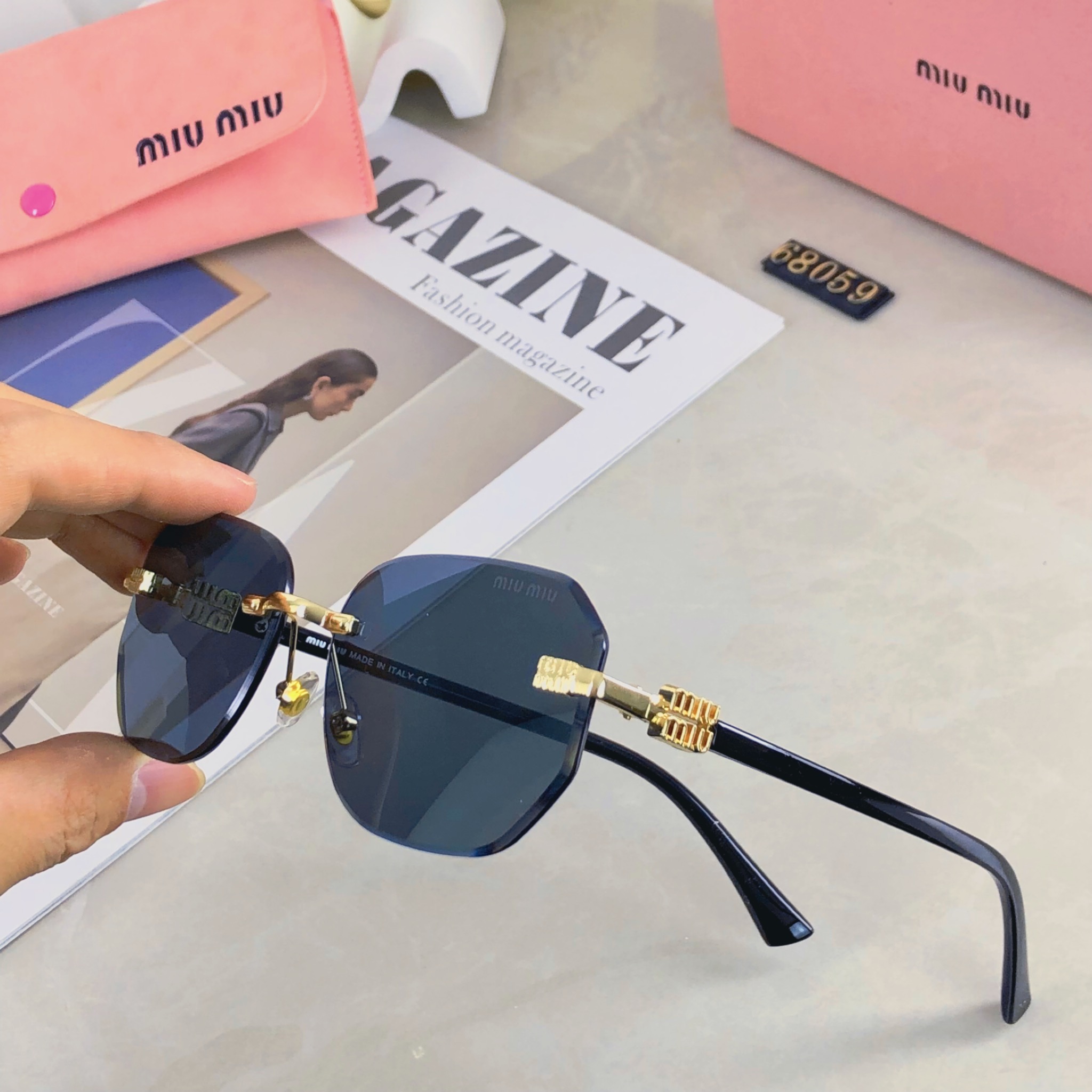 。。miumiu时尚新款太阳眼镜墨镜高品质高质感百搭潮酷方框金属小框无框