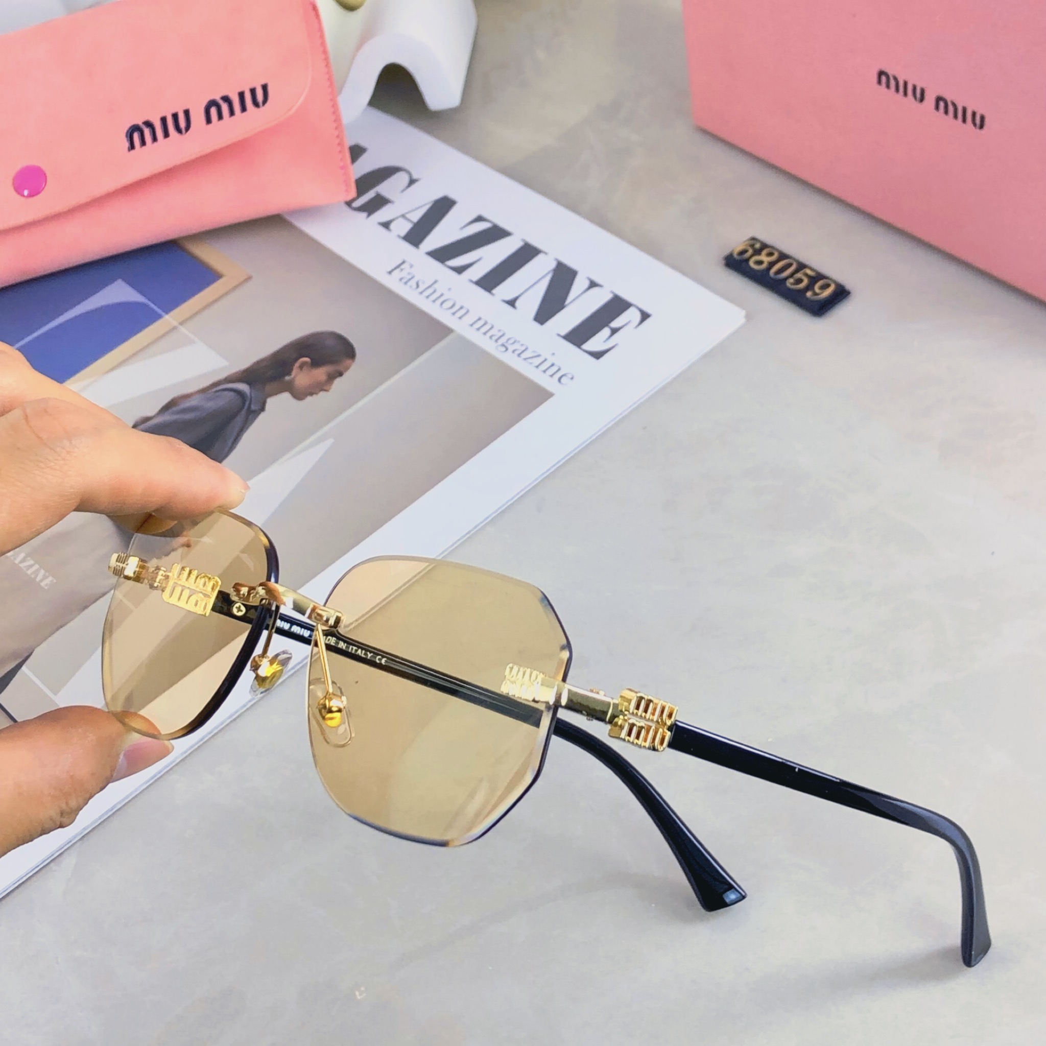 。。miumiu时尚新款太阳眼镜墨镜高品质高质感百搭潮酷方框金属小框无框