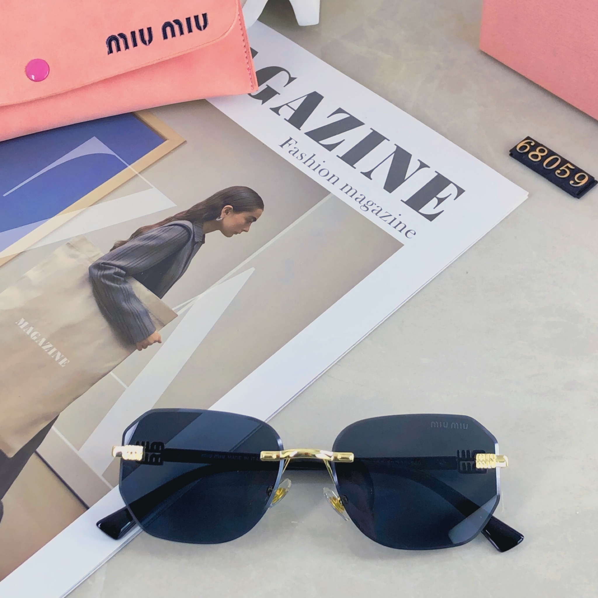 。。miumiu时尚新款太阳眼镜墨镜高品质高质感百搭潮酷方框金属小框无框