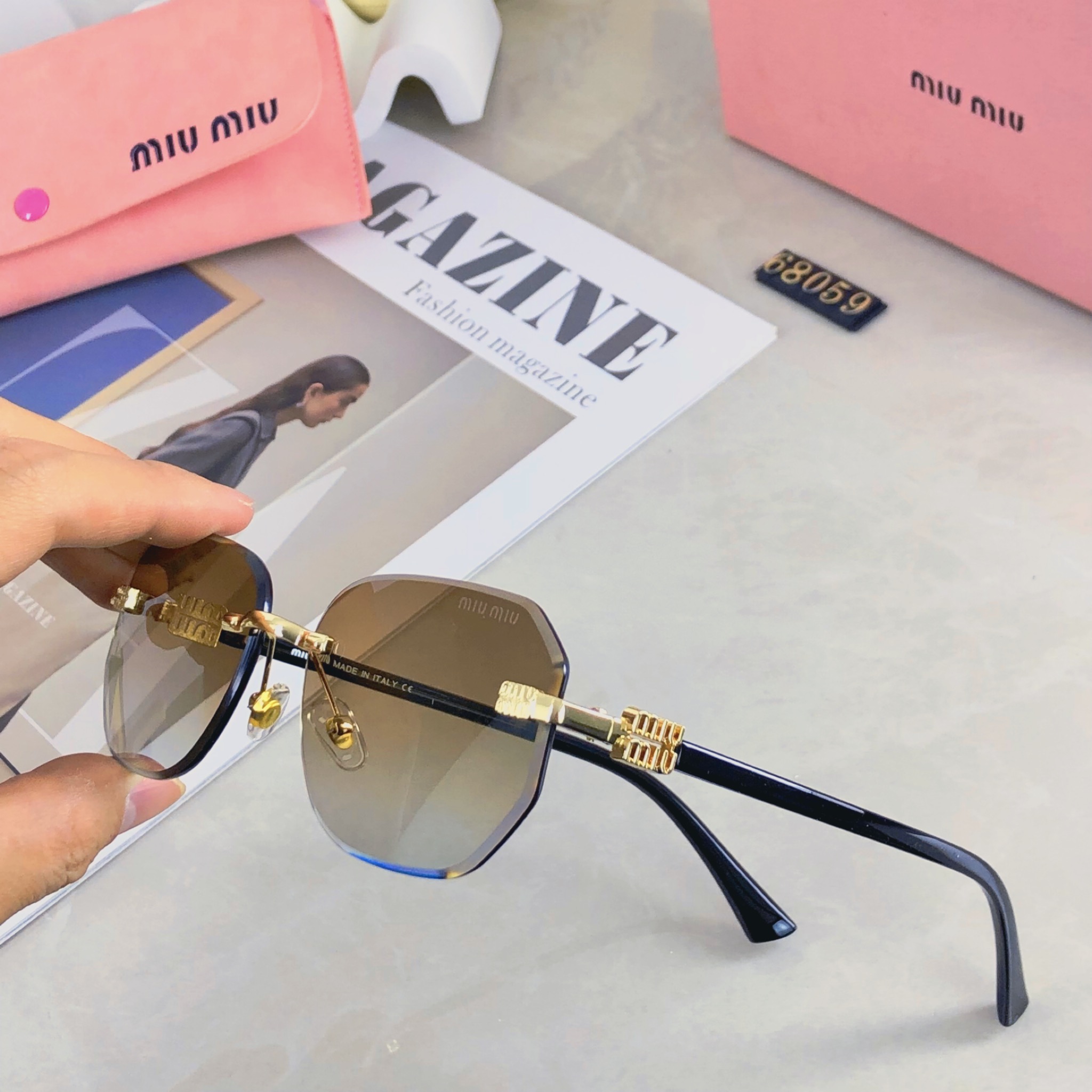 。。miumiu时尚新款太阳眼镜墨镜高品质高质感百搭潮酷方框金属小框无框