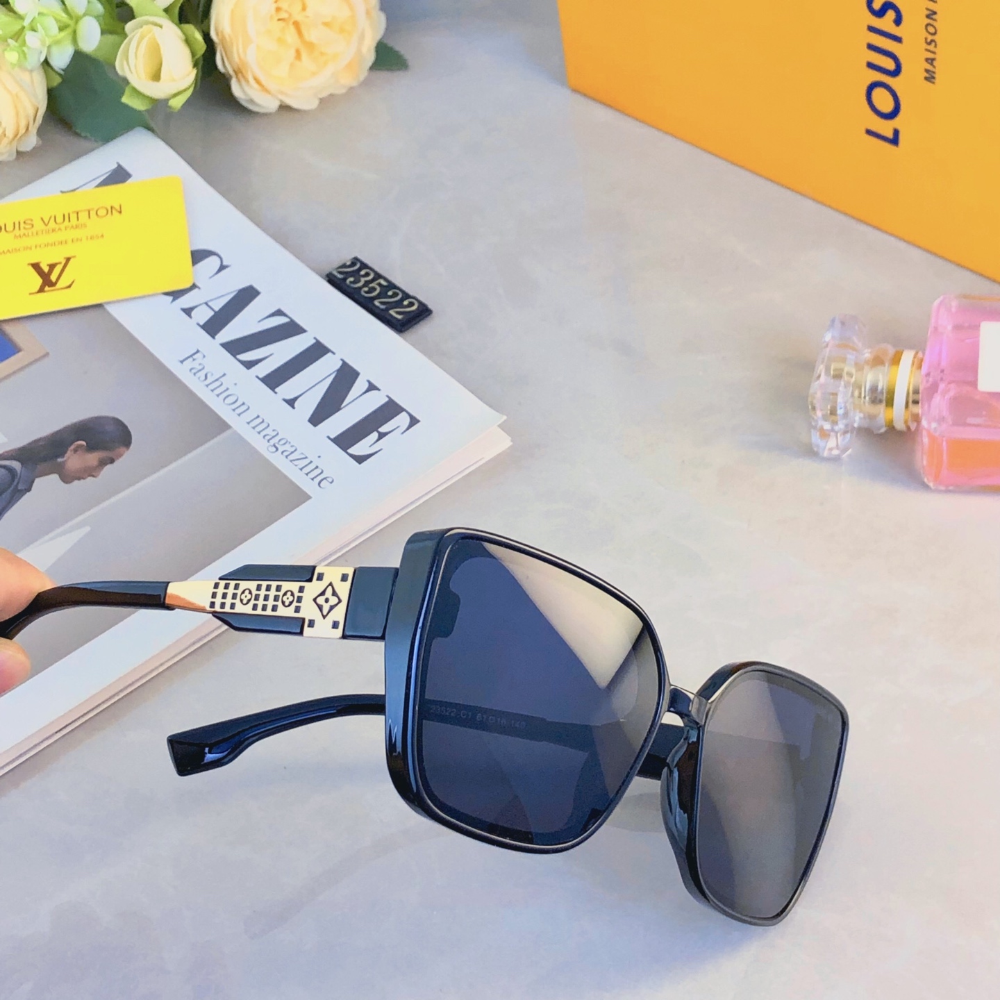 。。Louis vuitto*2026新款大框墨镜显瘦网红太阳镜气质女防紫外线开车眼镜