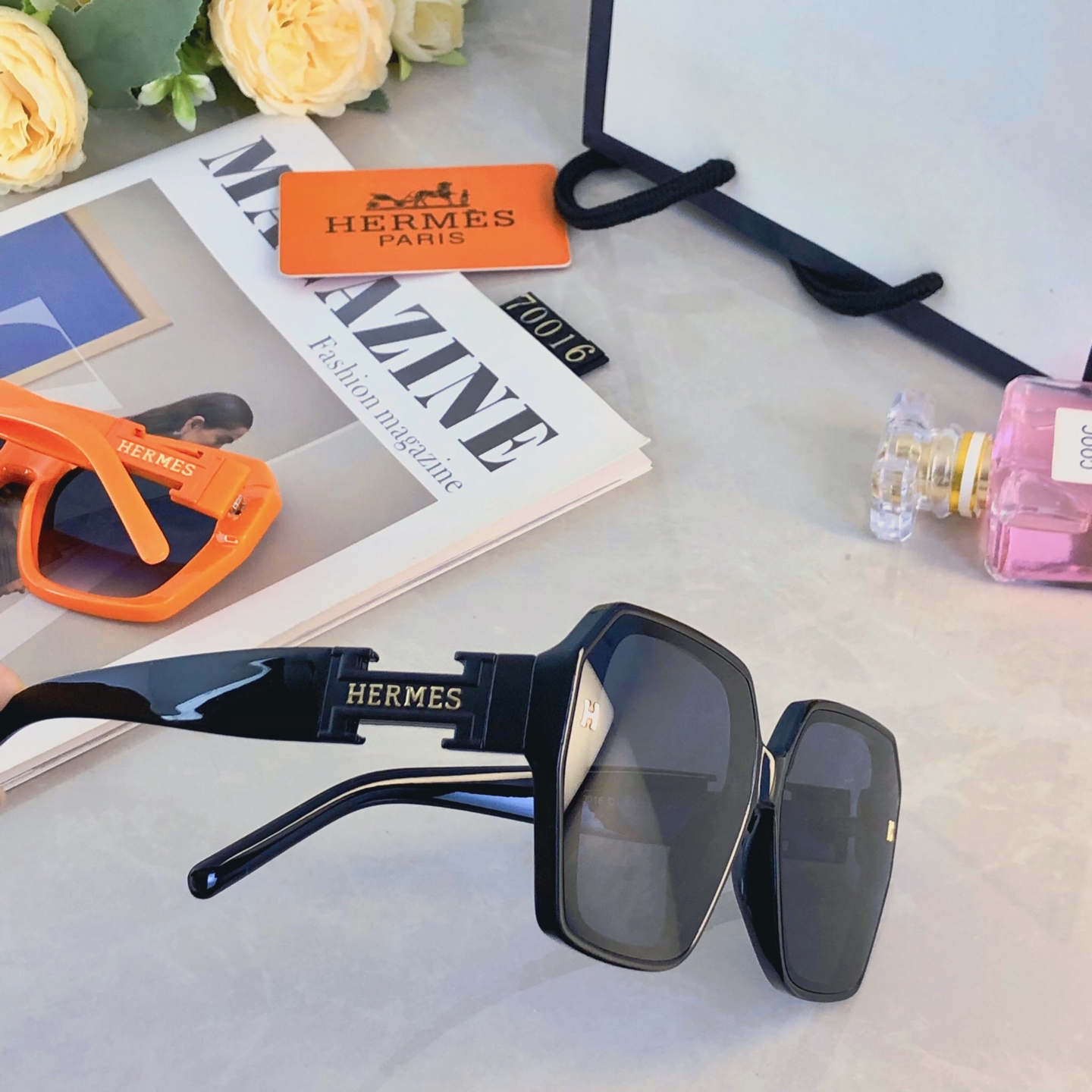 。。Herme*韩版网红方形大框墨镜女黑色高级感ins潮大脸显瘦防紫外线太阳镜