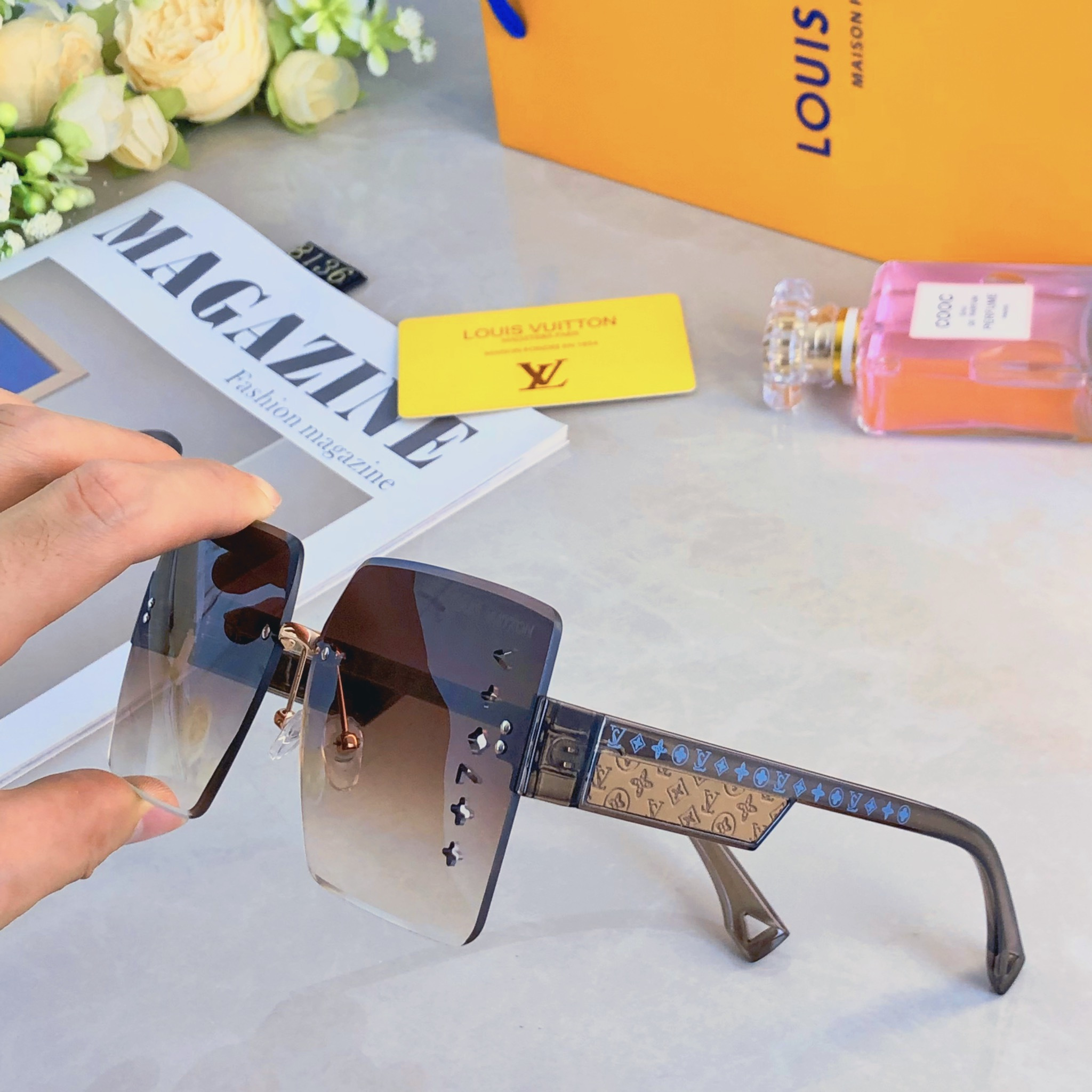 。。Louis vuitto*时尚墨镜女士高级感ins尼龙太阳镜厚边方形大脸显瘦开车眼镜防晒