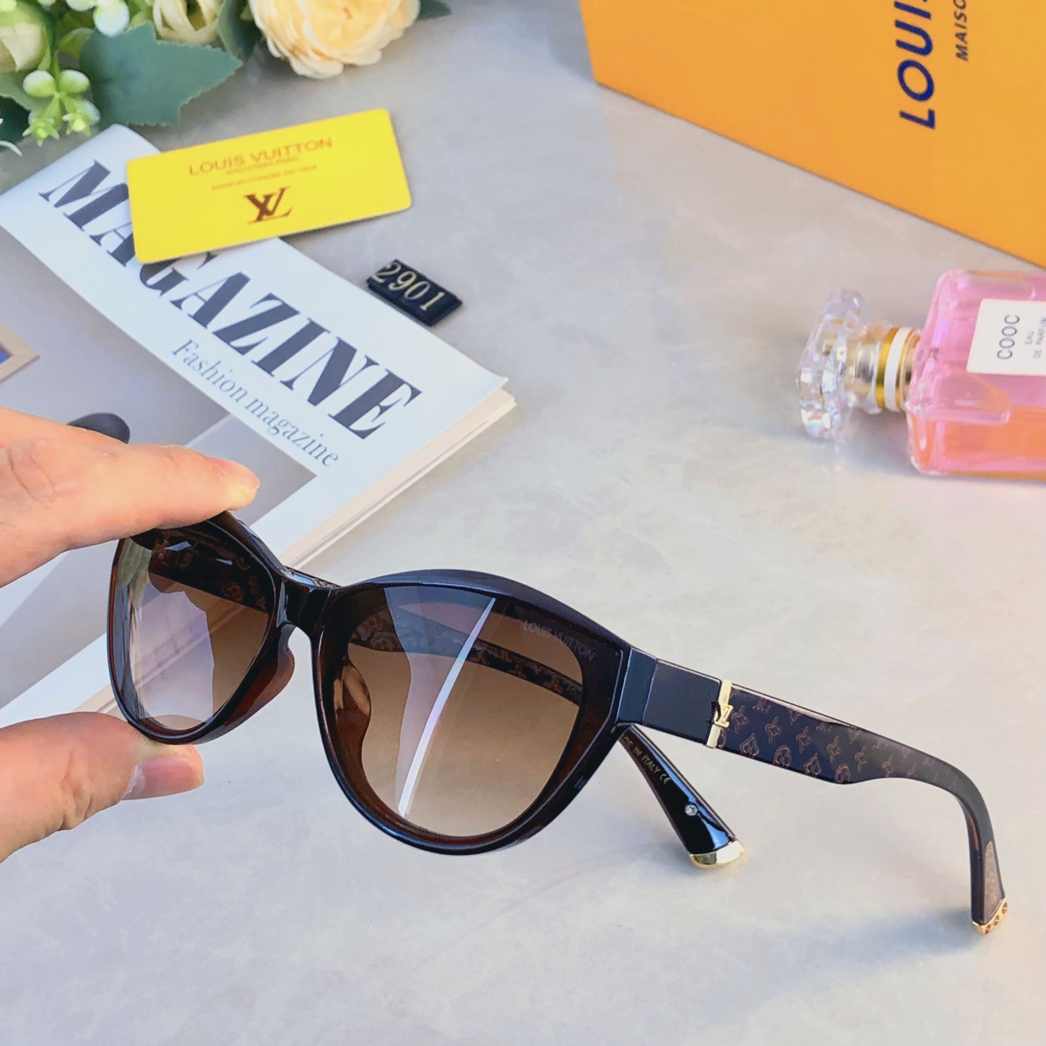 。。Louis vuitto*高级感墨镜女款2026年新款网红拍照防紫外线太阳眼镜复古猫眼显瘦