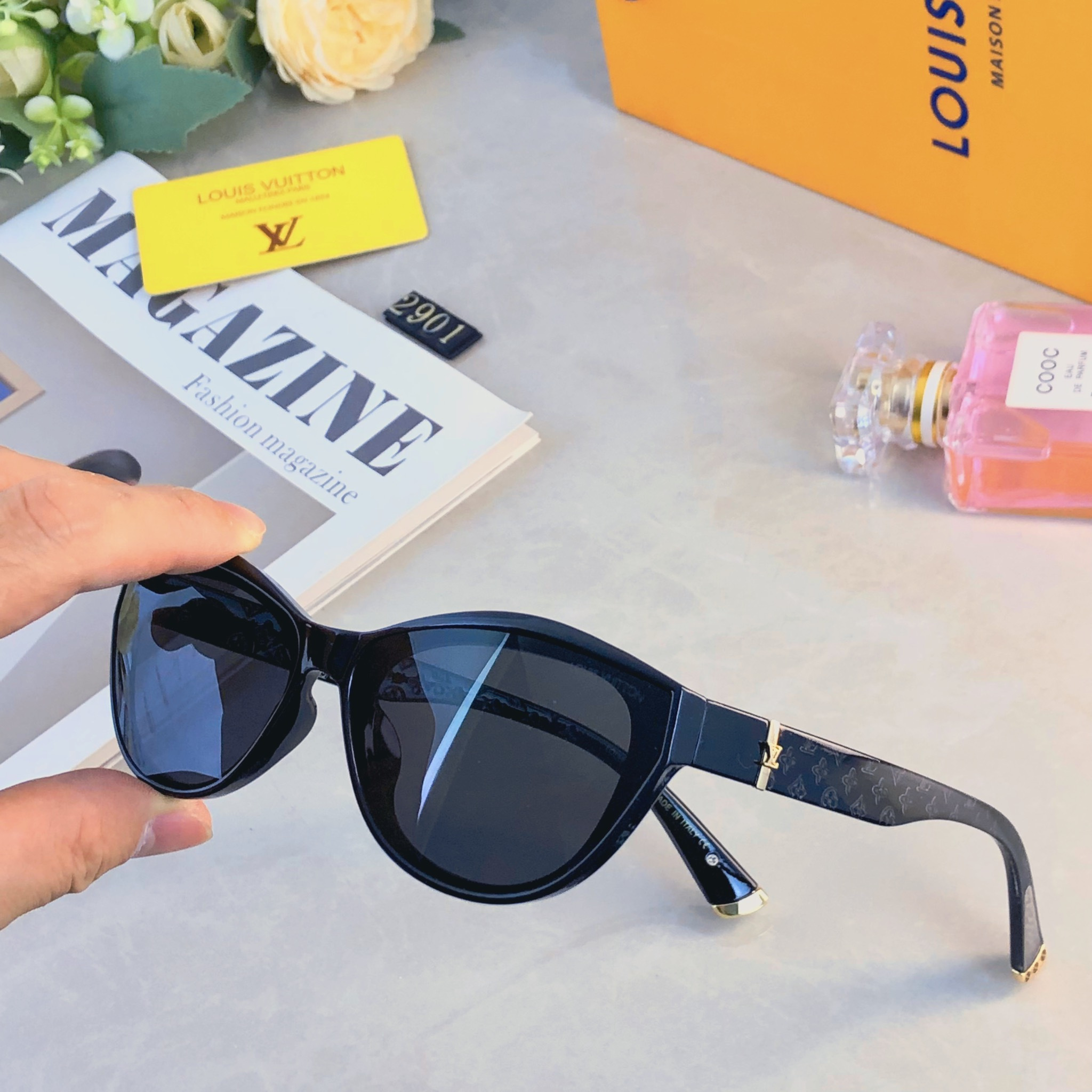 。。Louis vuitto*高级感墨镜女款2026年新款网红拍照防紫外线太阳眼镜复古猫眼显瘦