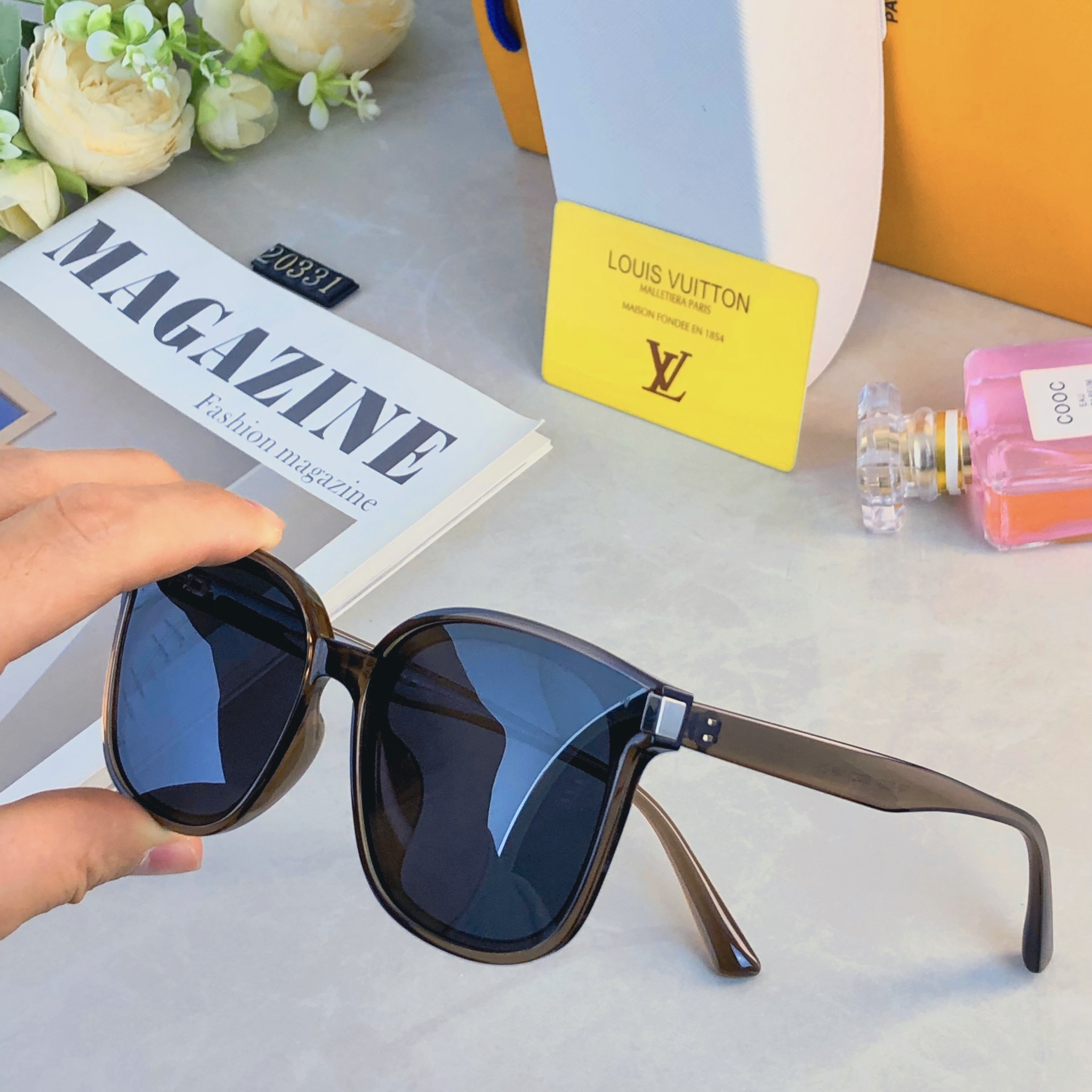 🔥🔥Louis vuitto*2026新款方形简约大框墨镜女韩版潮网红街拍圆脸防紫外线太阳镜男