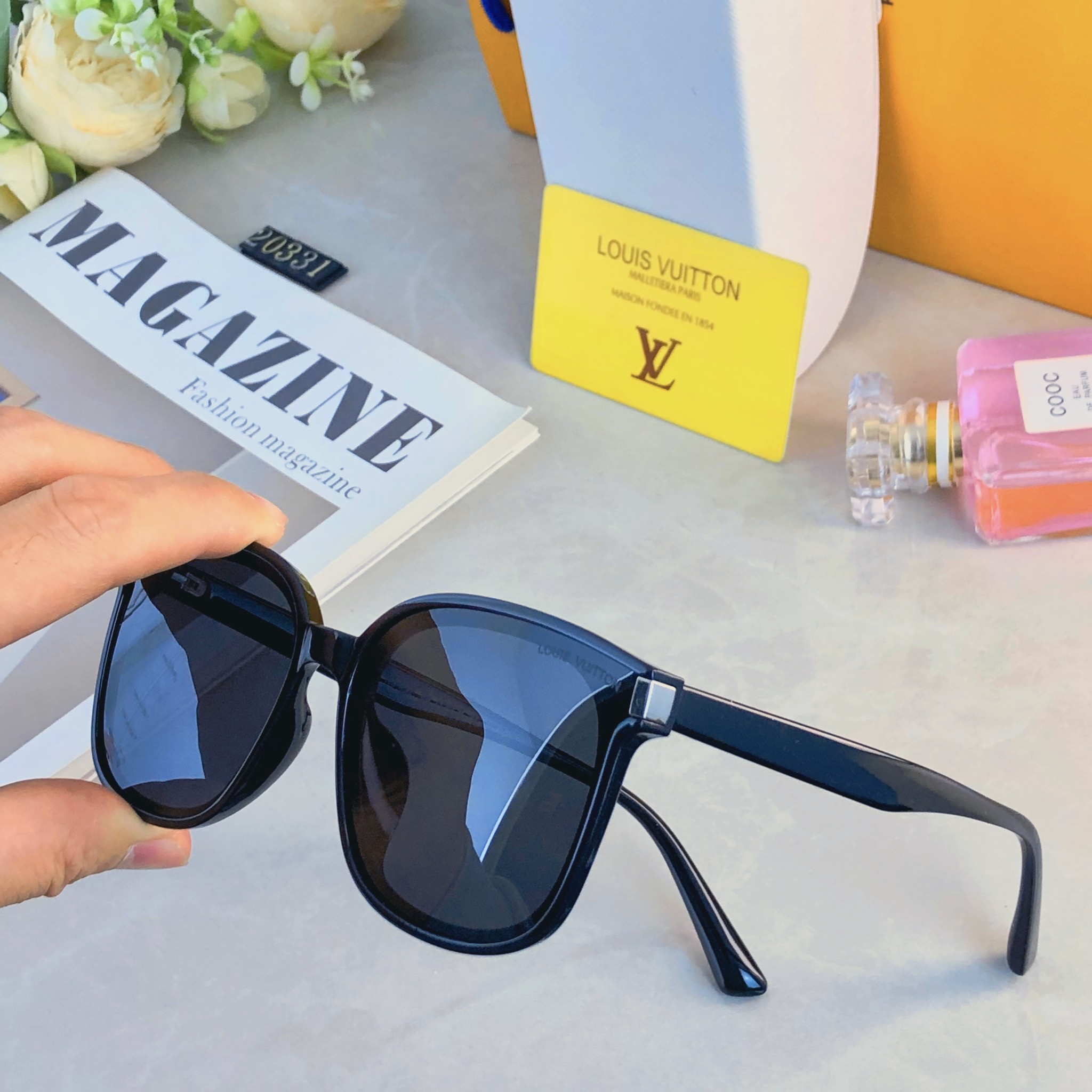 🔥🔥Louis vuitto*2026新款方形简约大框墨镜女韩版潮网红街拍圆脸防紫外线太阳镜男