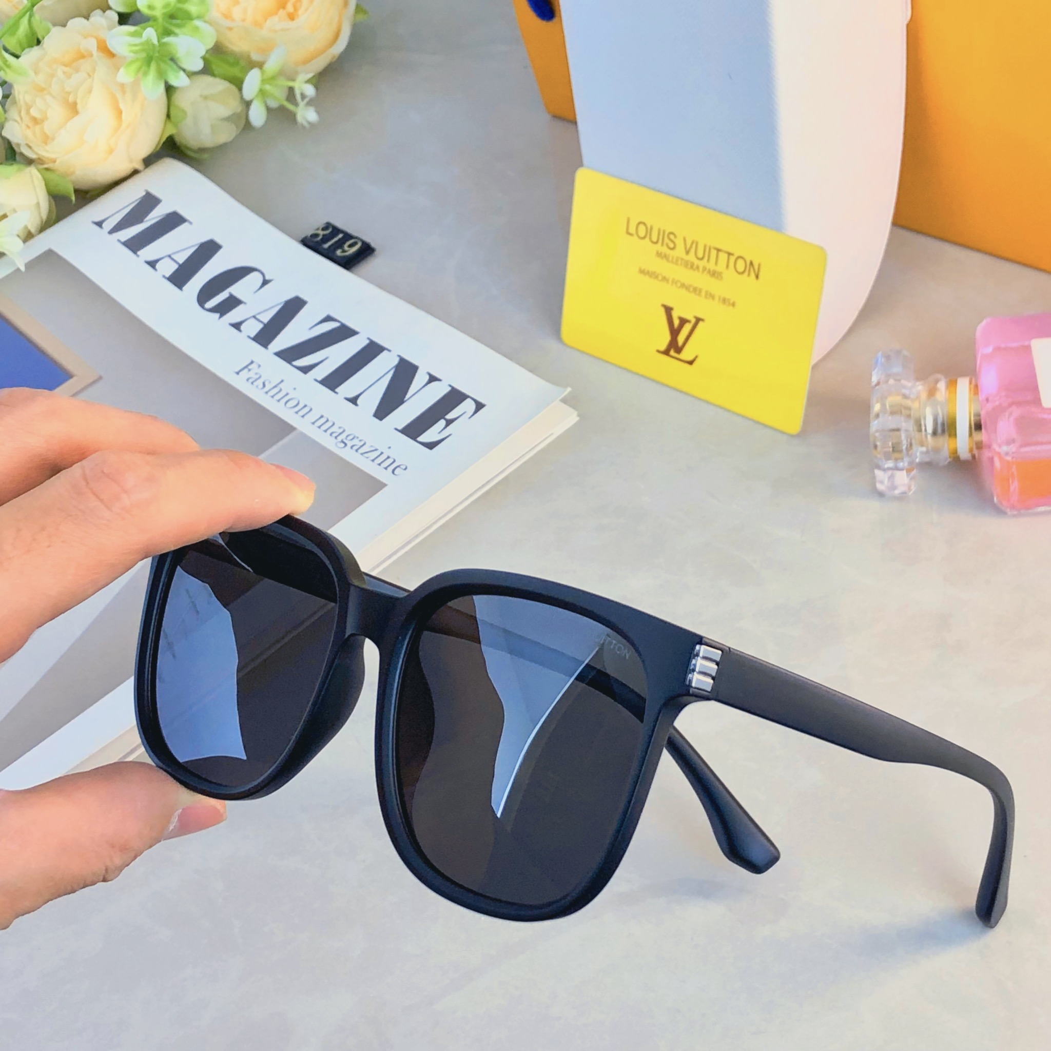 🔥🔥Louis vuitto*黑色墨镜女高级感ins装饰潮流复古眼镜韩版潮街拍方框太阳镜炫酷