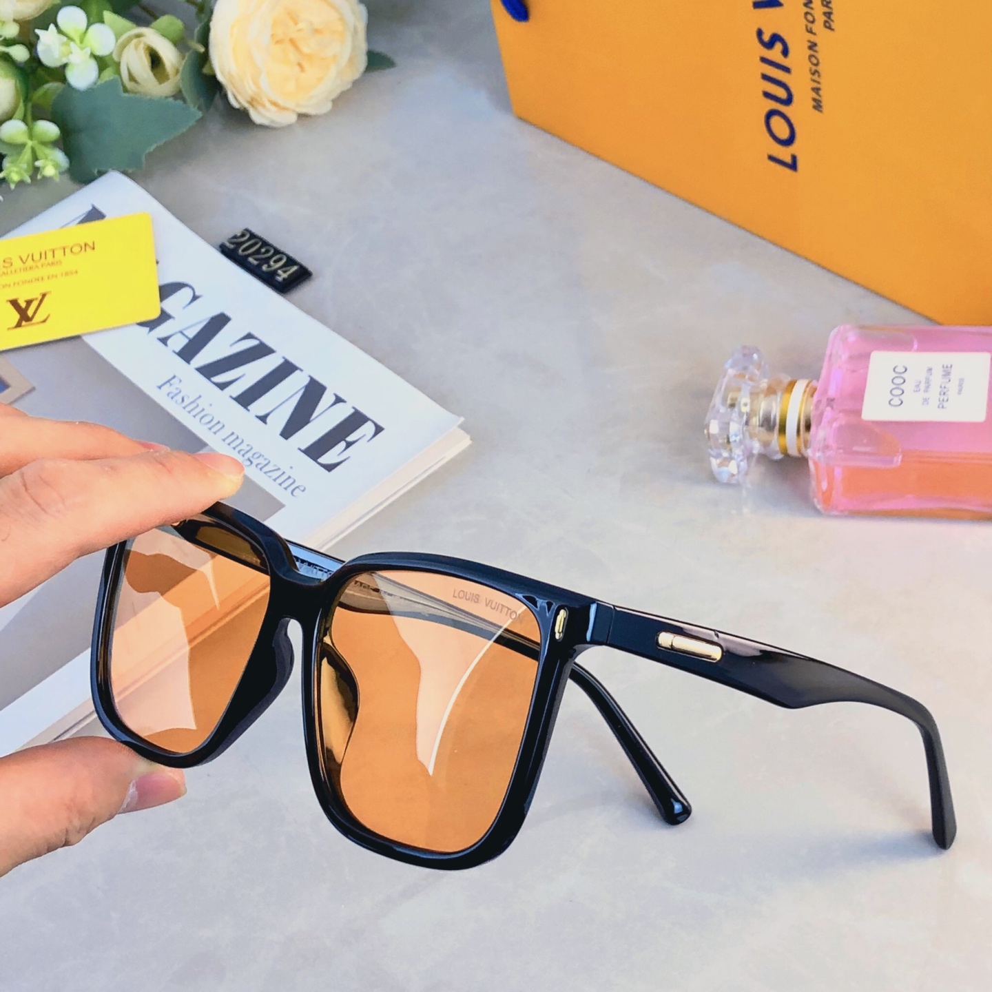 🔥🔥Louis vuitto*新款韩版百搭时尚大框米钉防紫外线太阳镜高级感ins素颜神器墨镜