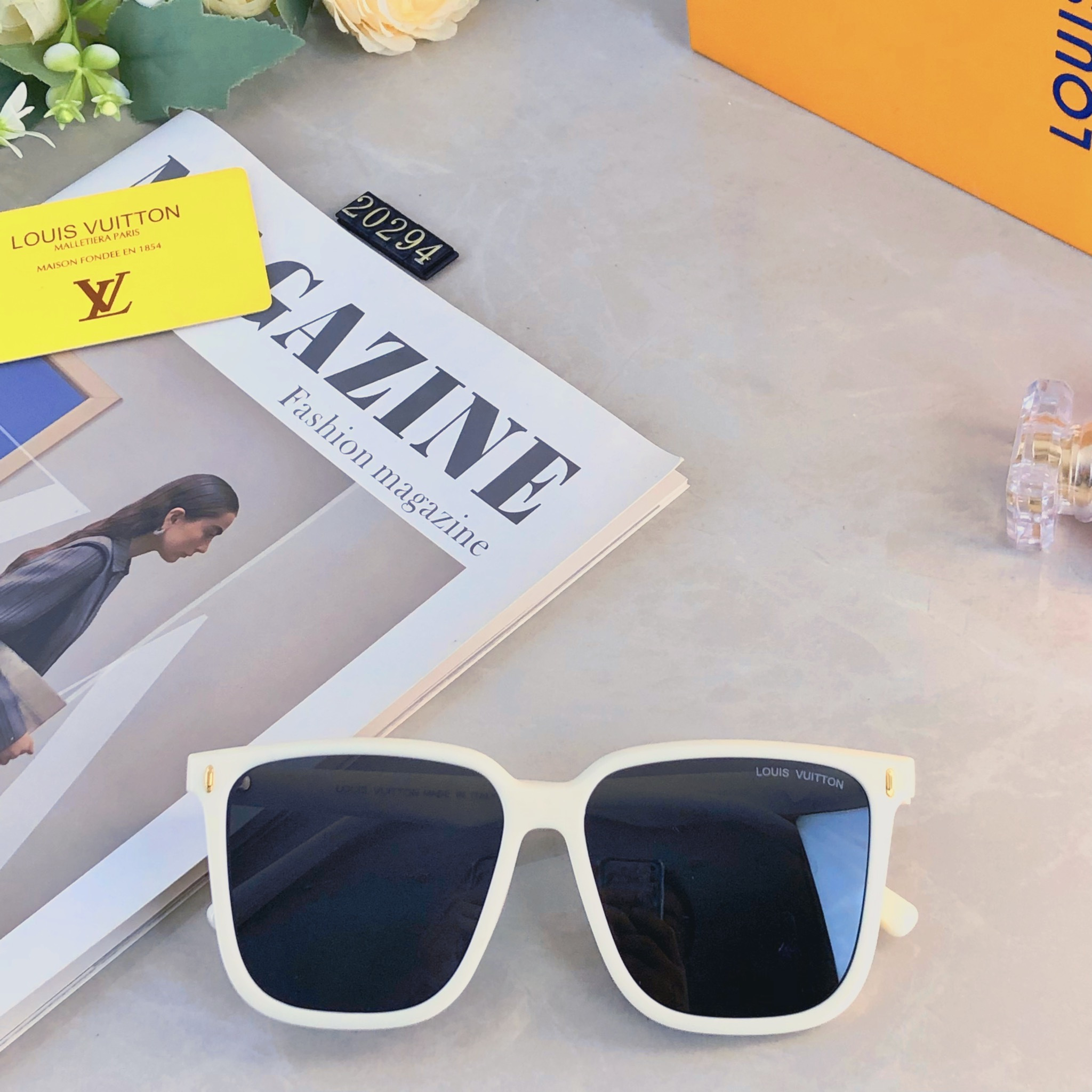 🔥🔥Louis vuitto*新款韩版百搭时尚大框米钉防紫外线太阳镜高级感ins素颜神器墨镜