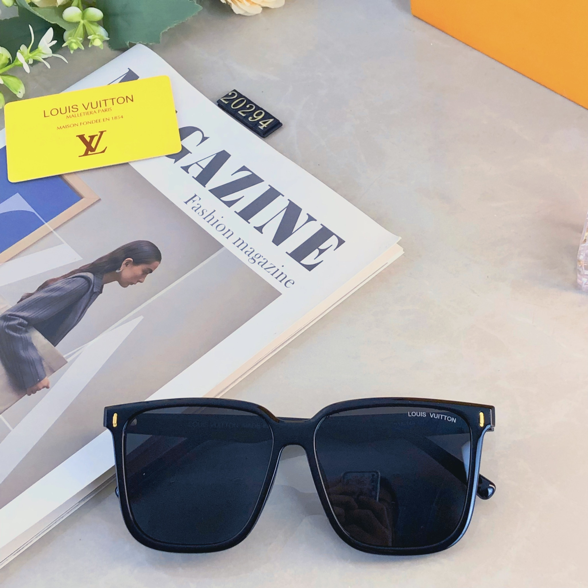 🔥🔥Louis vuitto*新款韩版百搭时尚大框米钉防紫外线太阳镜高级感ins素颜神器墨镜
