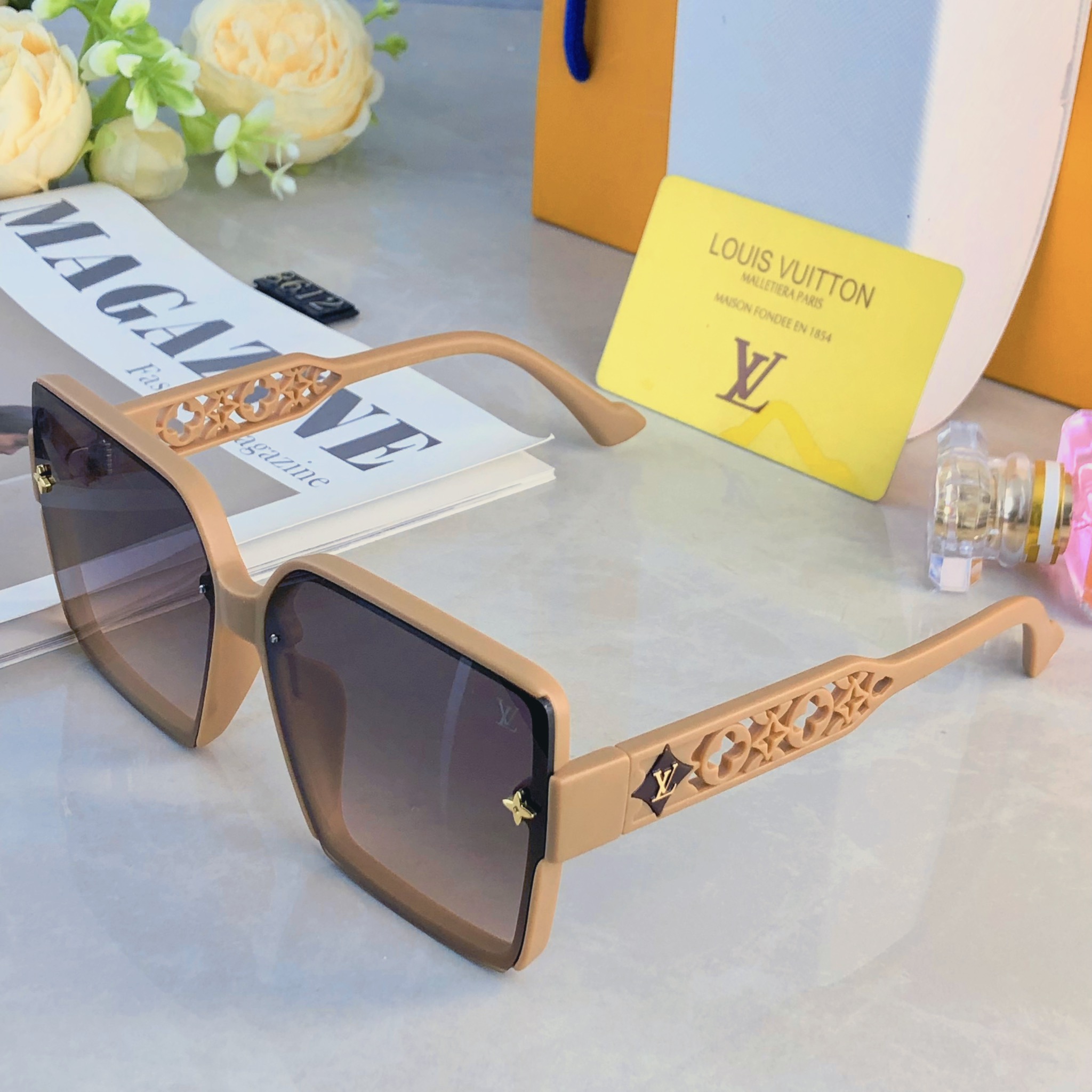 🔥🔥Louis vuitto*新款方形大框镂空暗花墨镜抖音同款时尚个性潮流网红太阳镜