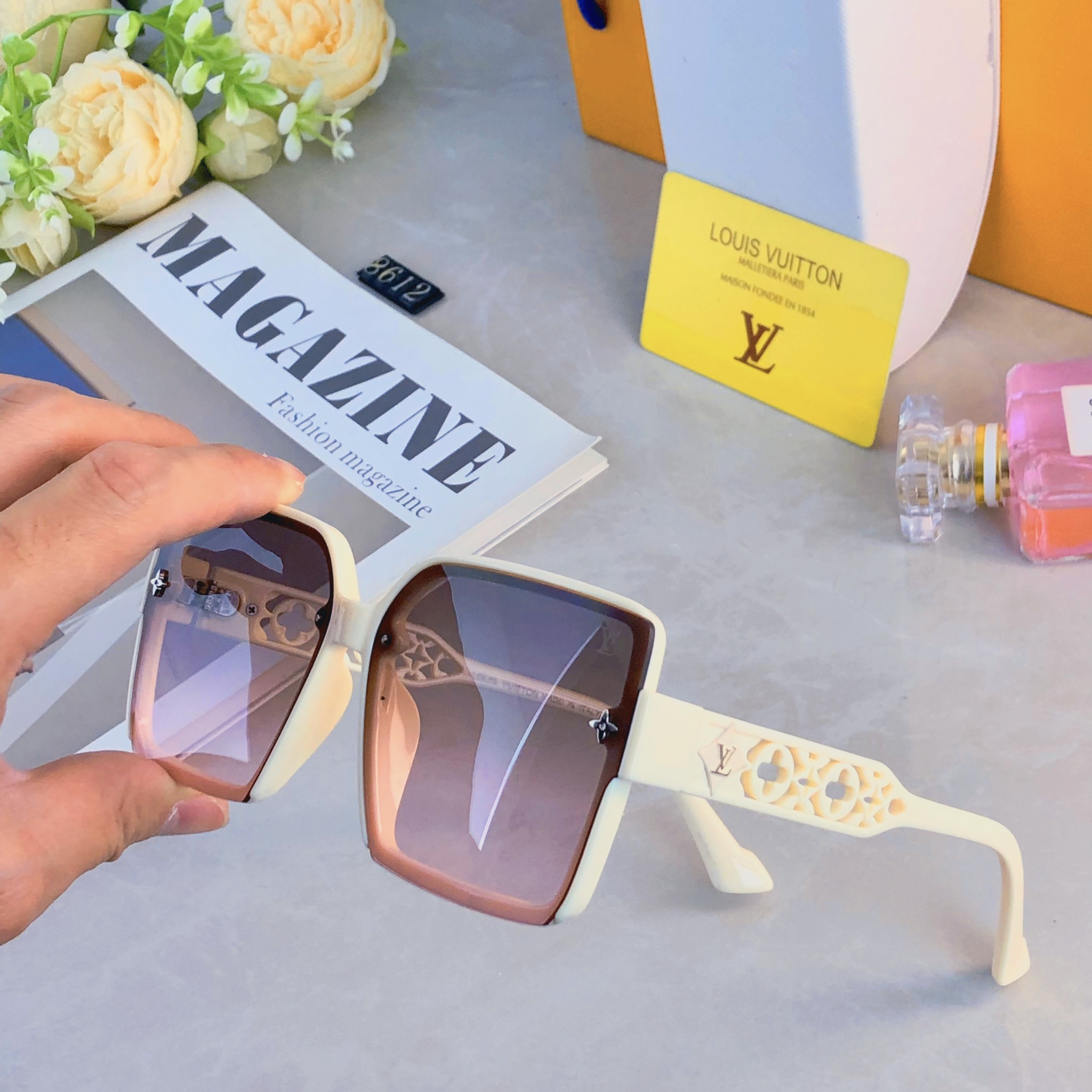 🔥🔥Louis vuitto*新款方形大框镂空暗花墨镜抖音同款时尚个性潮流网红太阳镜
