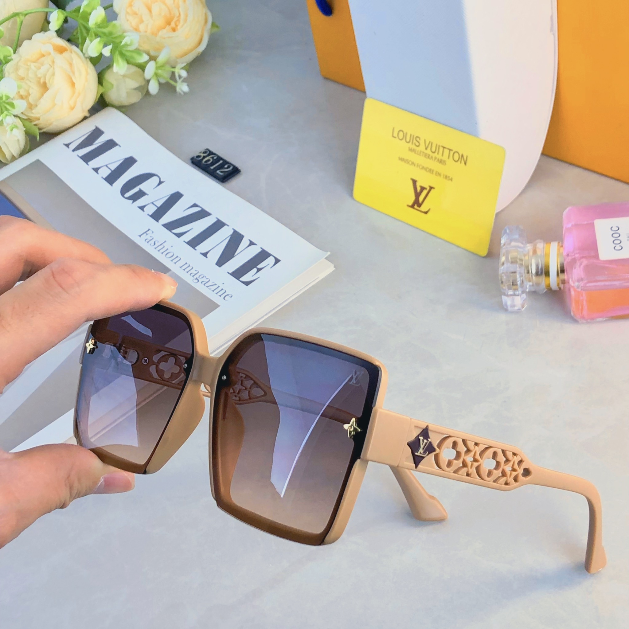 🔥🔥Louis vuitto*新款方形大框镂空暗花墨镜抖音同款时尚个性潮流网红太阳镜