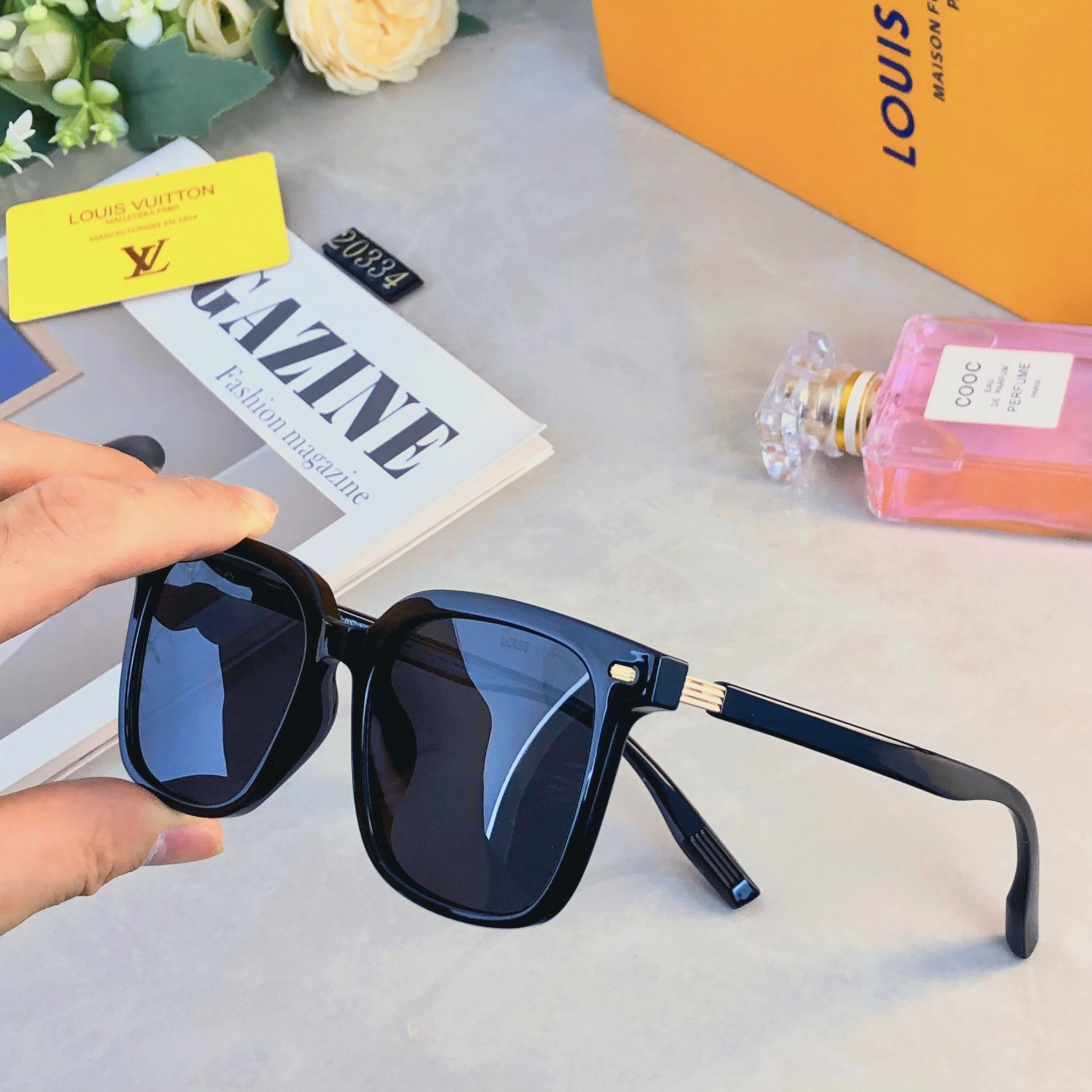 🔥🔥Louis vuitto*韩版方形大框复古黑色男士铆钉太阳镜百搭圆脸开车驾驶网红墨镜女
