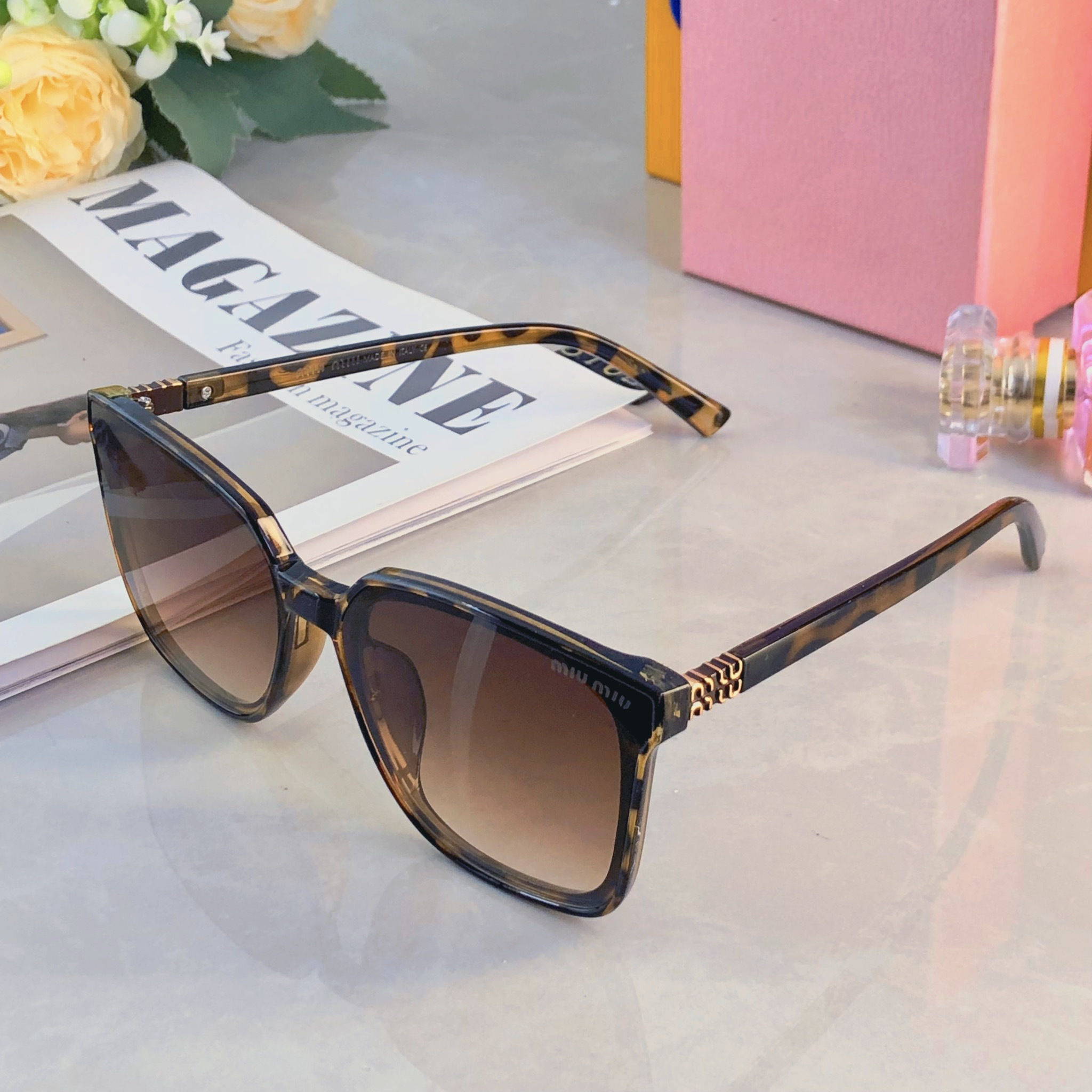 🔥🔥miumi*2026新款镜腿字母大框方形细框高级感太阳镜女时尚防紫外线墨镜