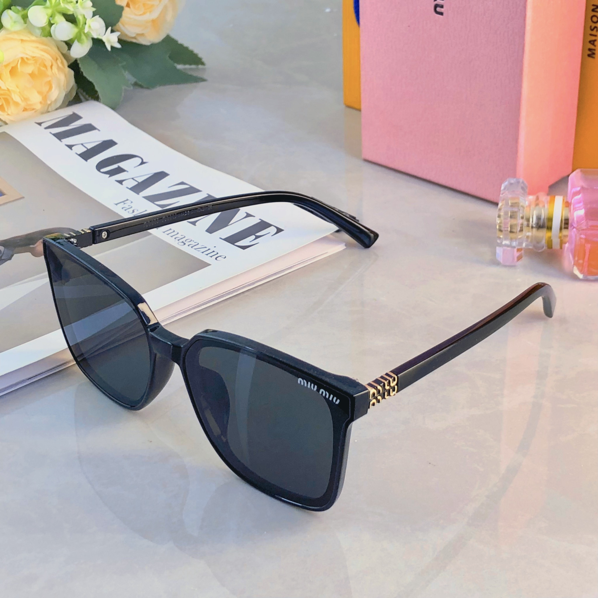 🔥🔥miumi*2026新款镜腿字母大框方形细框高级感太阳镜女时尚防紫外线墨镜