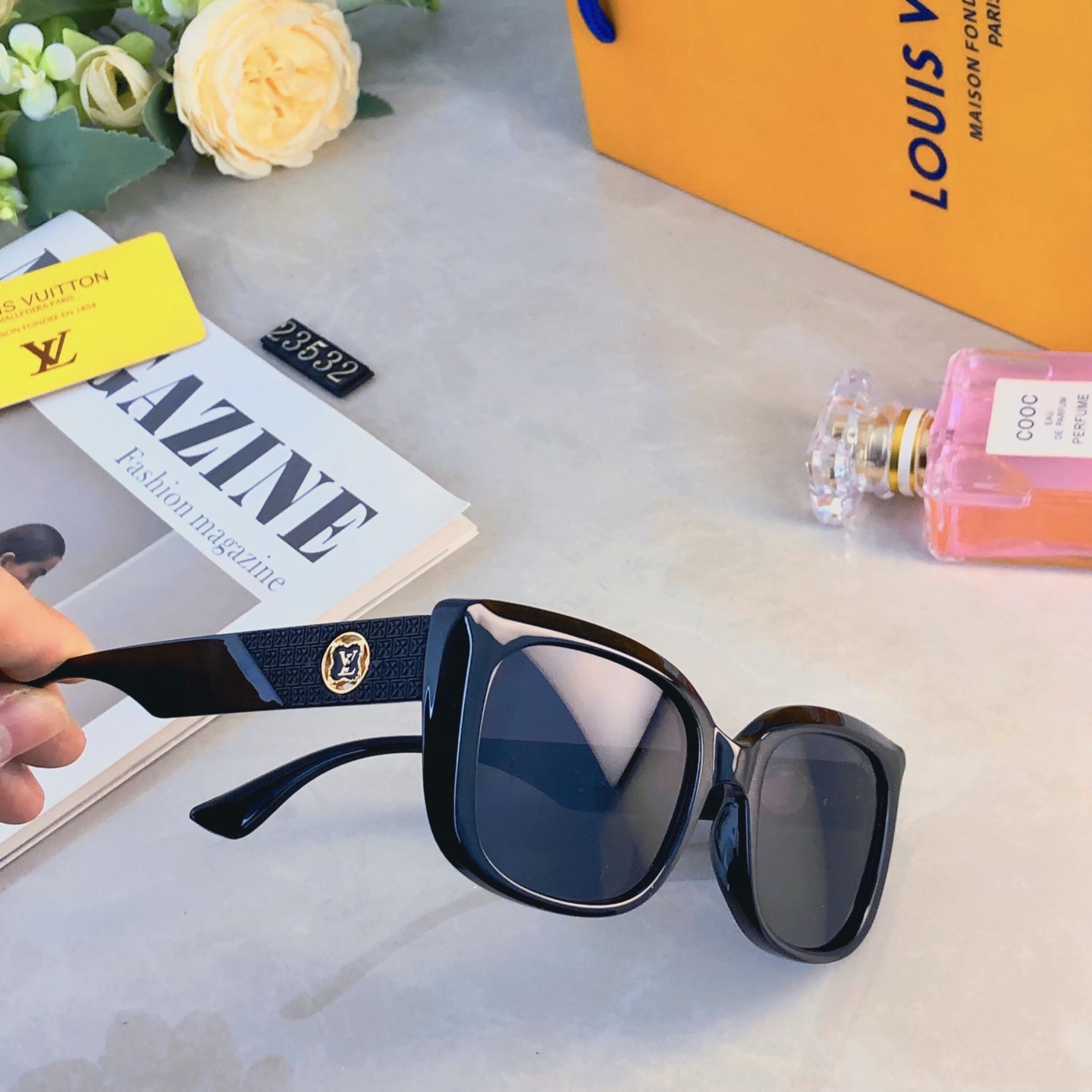 🔥🔥Louis vuitto*椭圆形猫眼显脸小墨镜女时尚高级感太阳镜遮阳防紫外线
