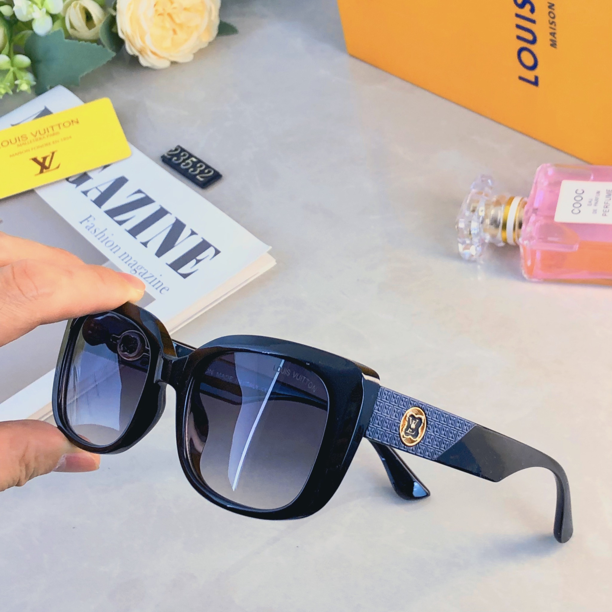🔥🔥Louis vuitto*椭圆形猫眼显脸小墨镜女时尚高级感太阳镜遮阳防紫外线