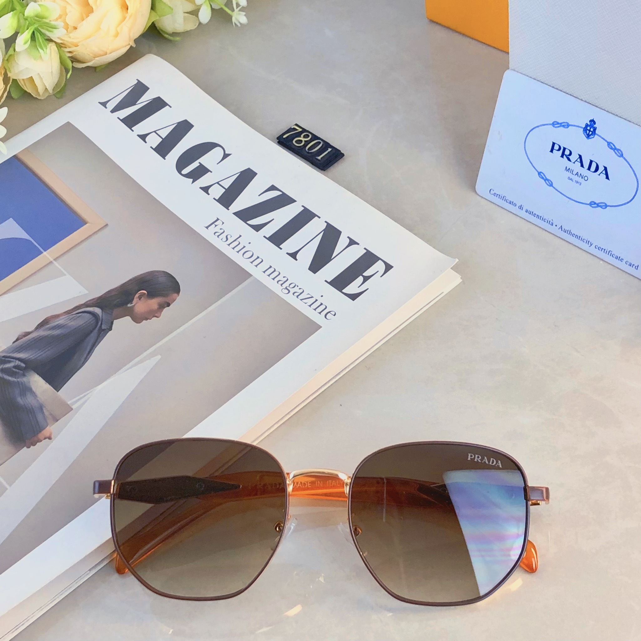 🔥🔥Prad*时尚复古金属框墨镜潮流轻奢素颜穿搭街拍防紫外线太阳镜