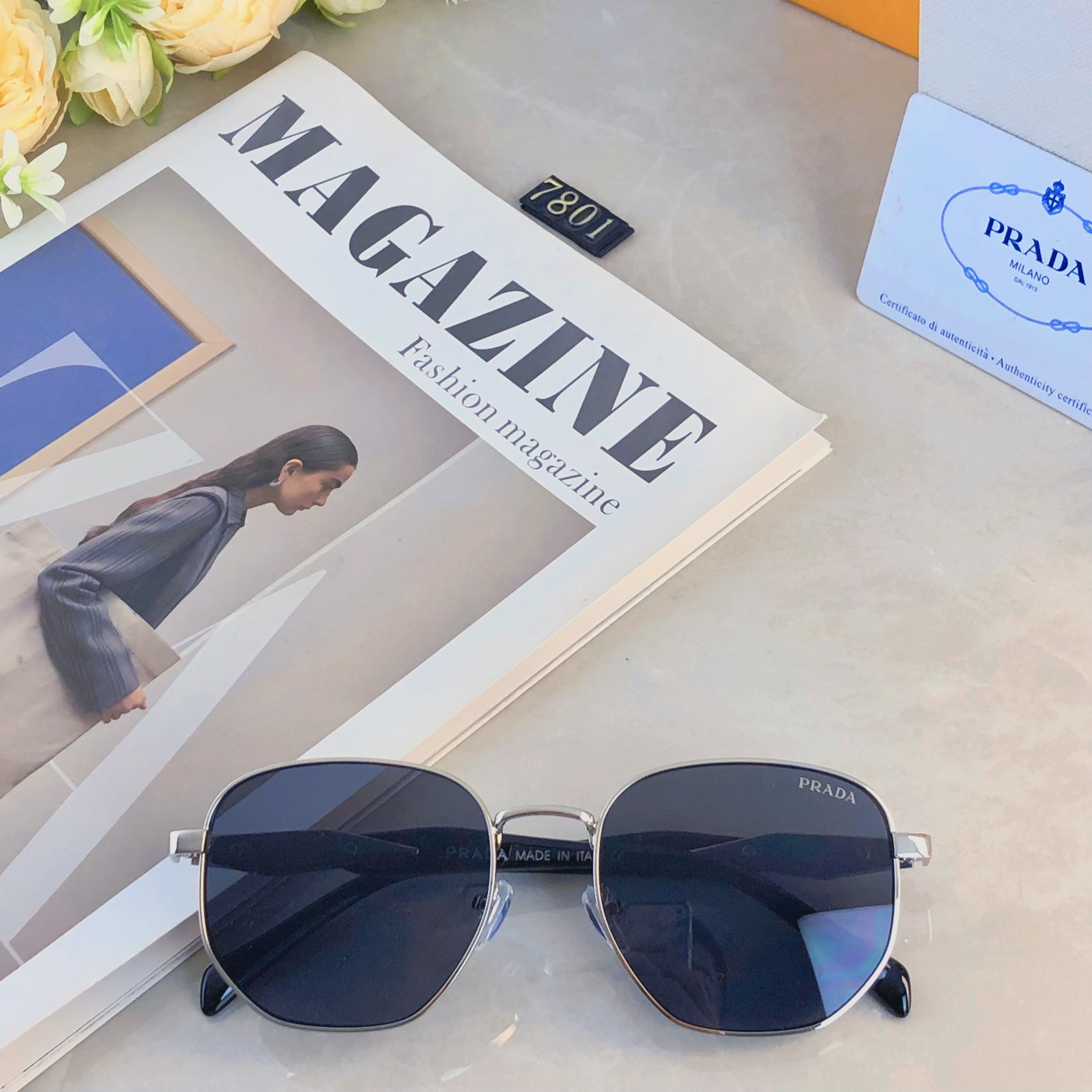 🔥🔥Prad*时尚复古金属框墨镜潮流轻奢素颜穿搭街拍防紫外线太阳镜