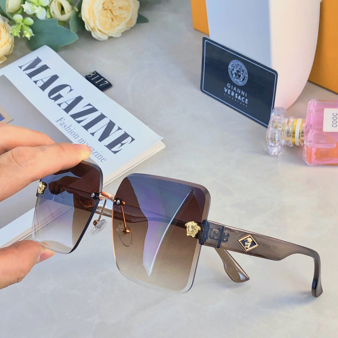 🔥🔥Versac*大脸女士新款高级感无框太阳镜精致优雅墨镜修饰脸型防紫外线舒适